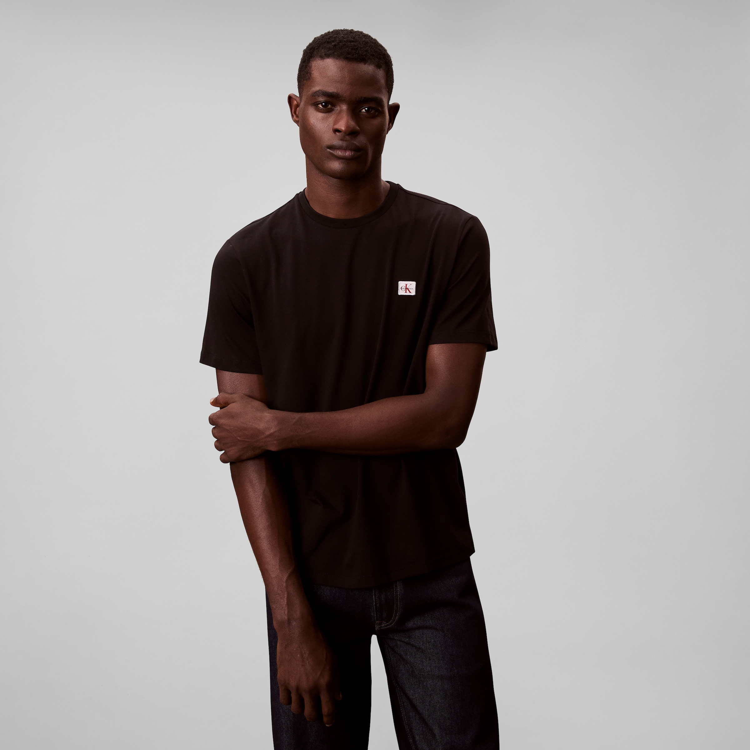 Calvin Klein Jeans T-Shirt »SS BADGE TEE 2 PACK« Packung, 2er-Pack, 2 Stk. tlg. Mit Rundhalsausschnitt