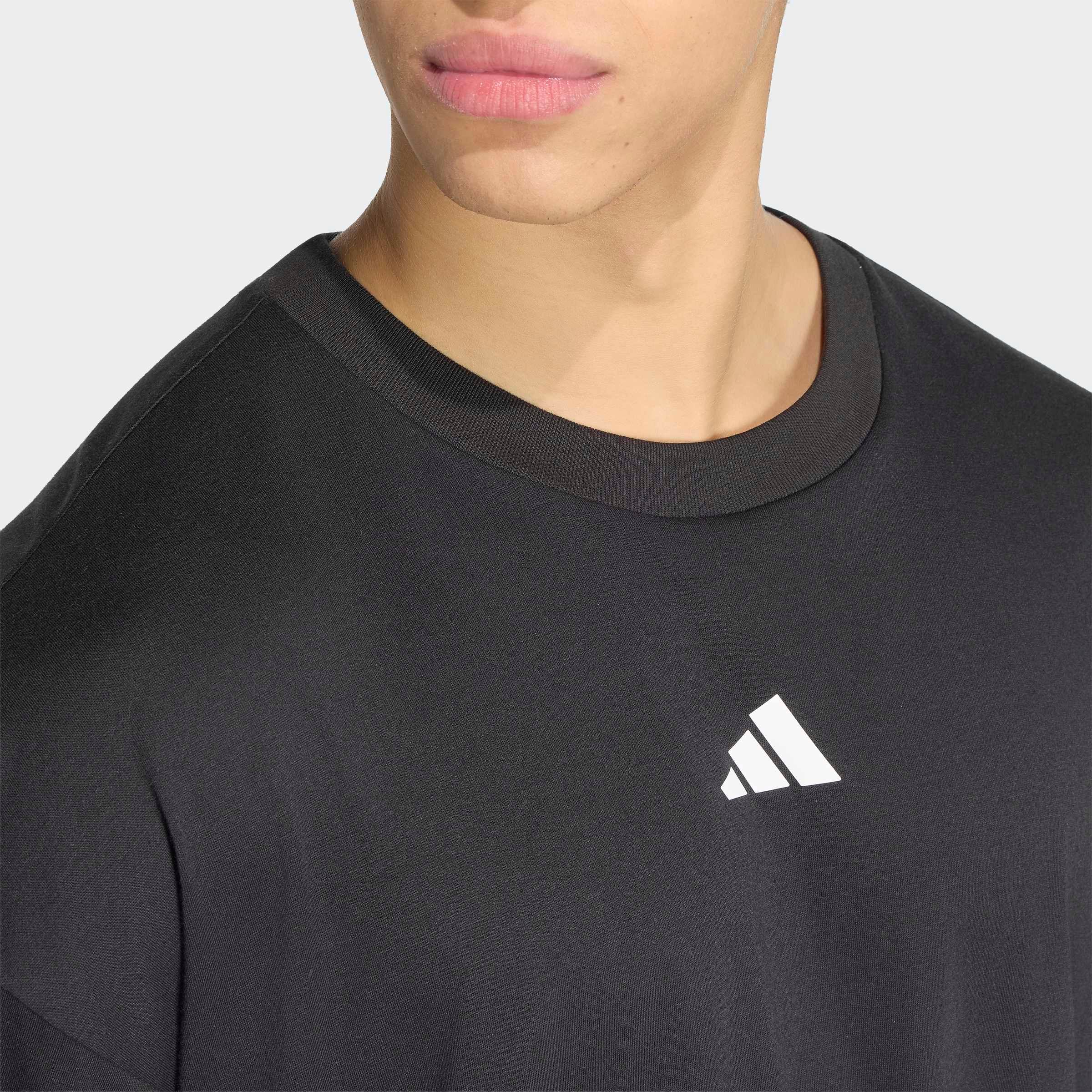 adidas Performance T-Shirt »M TRAIN GFX T« mit sportlichem Stil, aus Polyester
