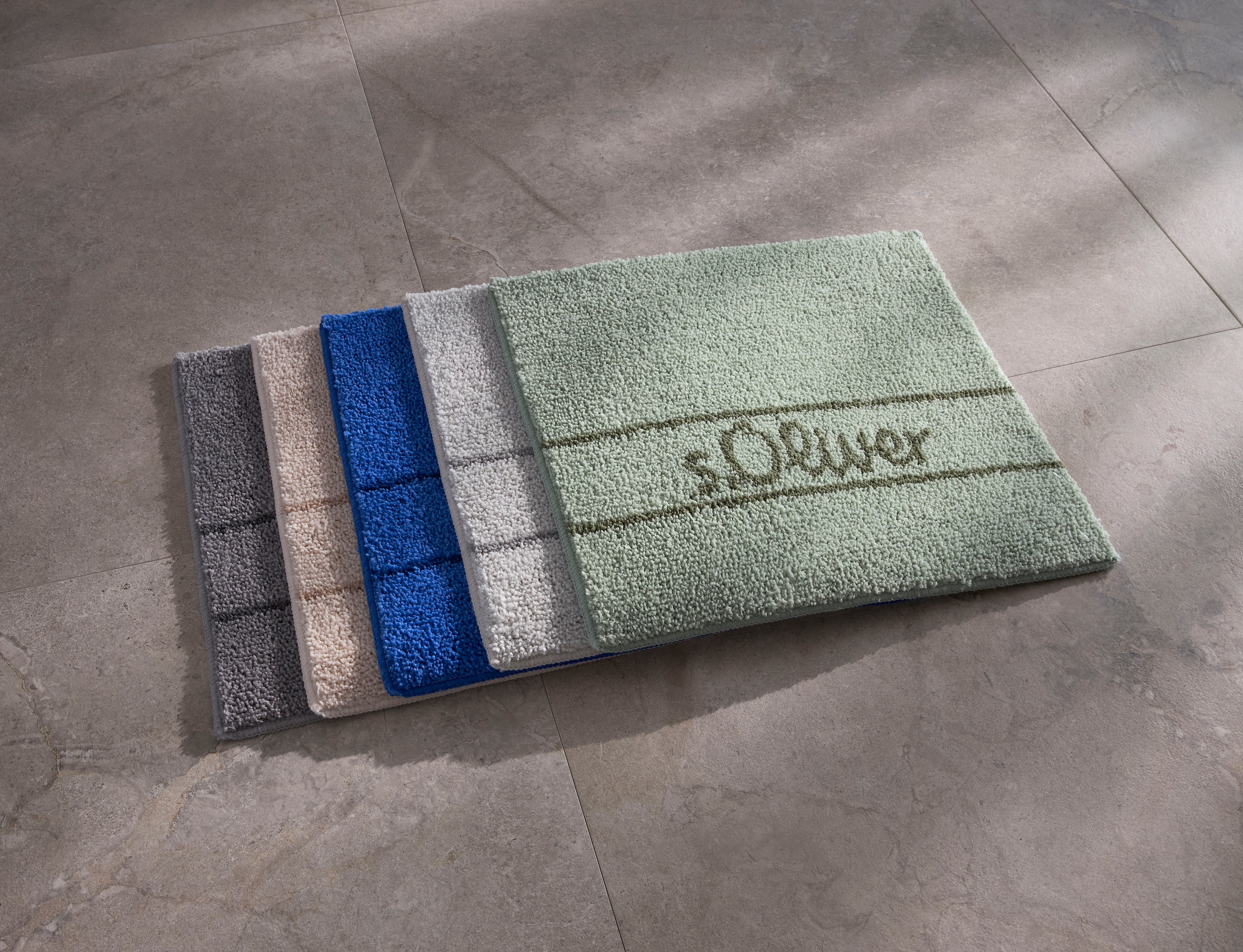 s.Oliver Tapis de bain »Allie, Badvorleger, Badezimmer Teppich, Duschvorleger« Höhe 10 mm Badteppich, weiche Haptik, unifarben mit s.Oliver Schriftzug