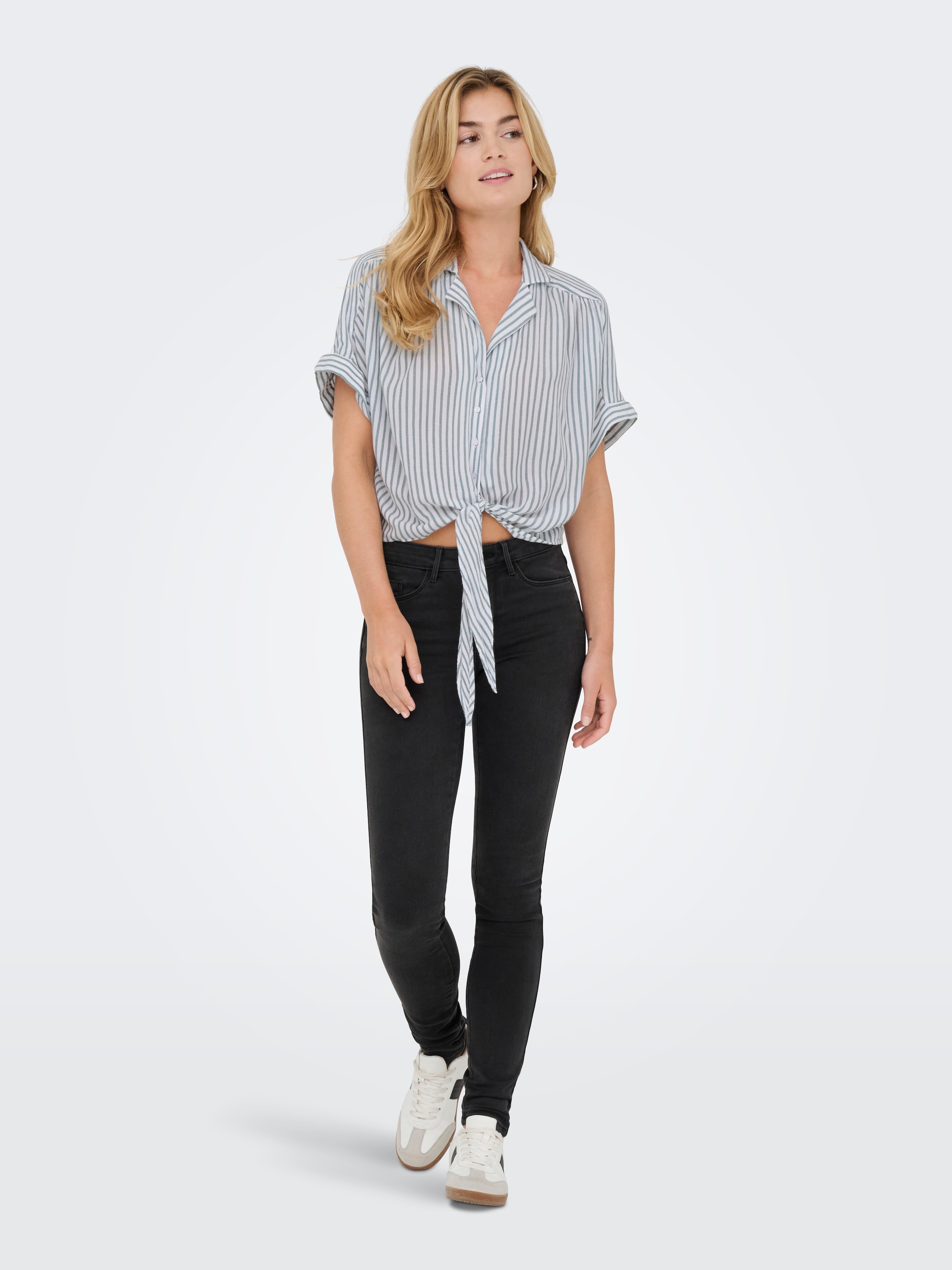 ONLY Blouse à manches courtes »ONLPAULA LIFE S/S TIE SHIRT WVN NOOS« Viskose, regular fit
