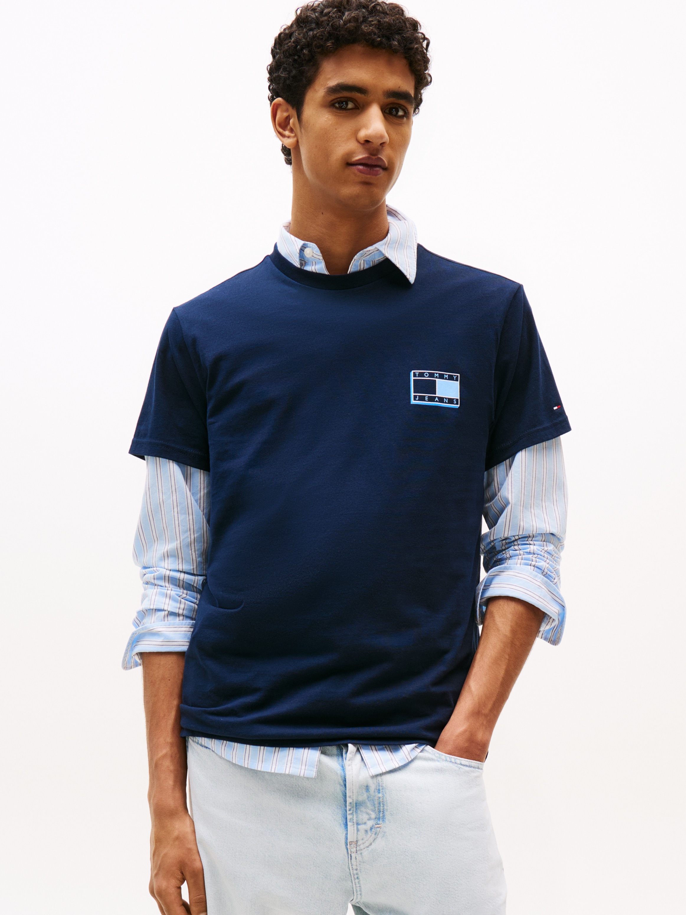 Image of Tommy Jeans T-Shirt "TJM SLIM POP COLOR FLAG TEE EXT" Mit Rundhalsausschnitt