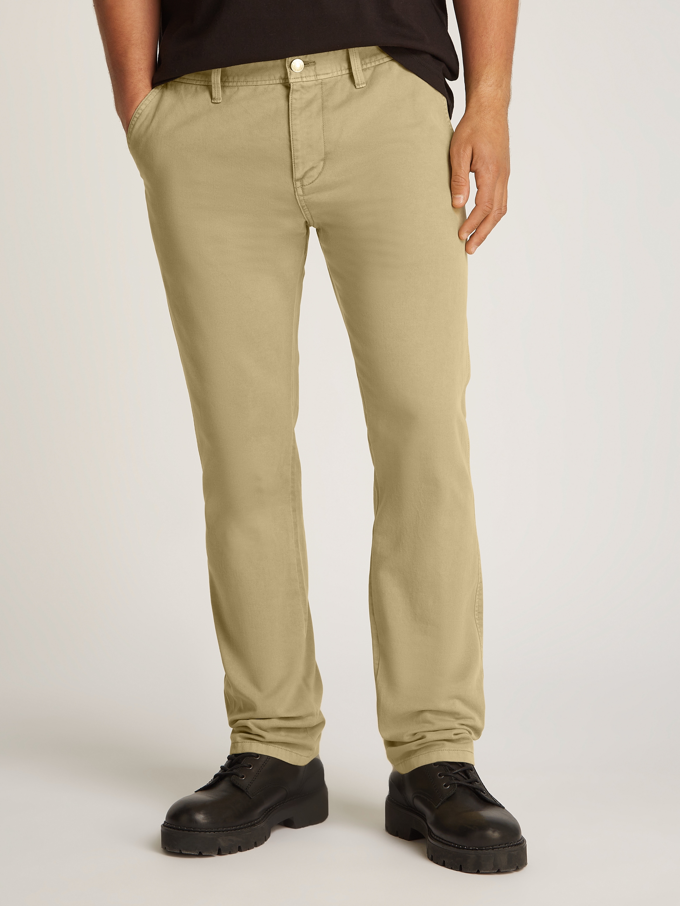 Image of Tommy Jeans Chinohose "TJM RYAN CHINO" mit Logostickerei