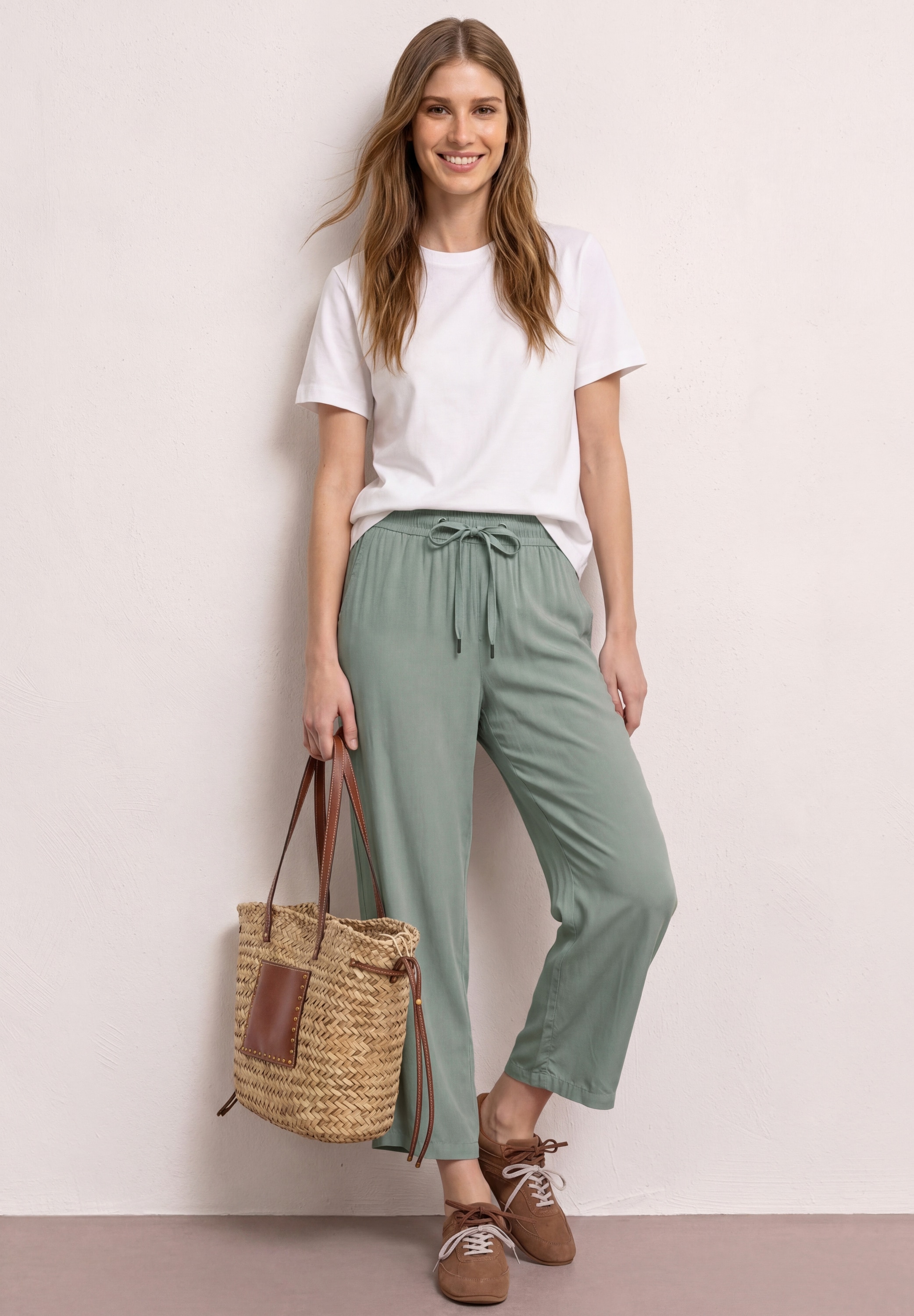 Image of STREET ONE Stoffhose "Style Emee" 3/4-Sommerhose mit elastischem Bund und Tunnelzug