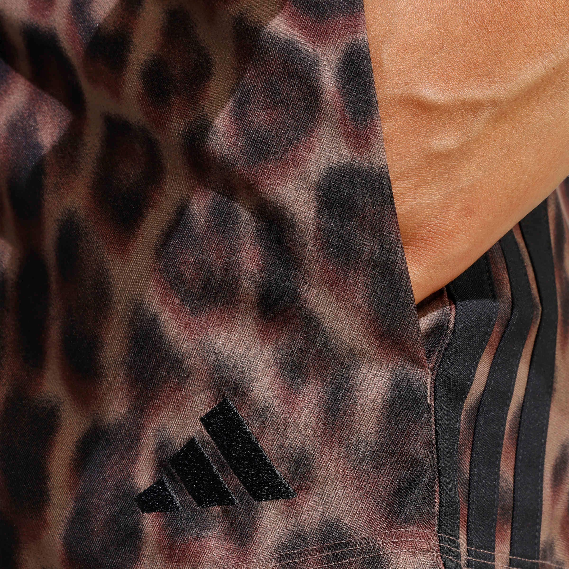 adidas Sportswear Short »SEASONAL ESSENTIALS LEOPARD PRINT WOVEN MIT 3-STREIFEN«