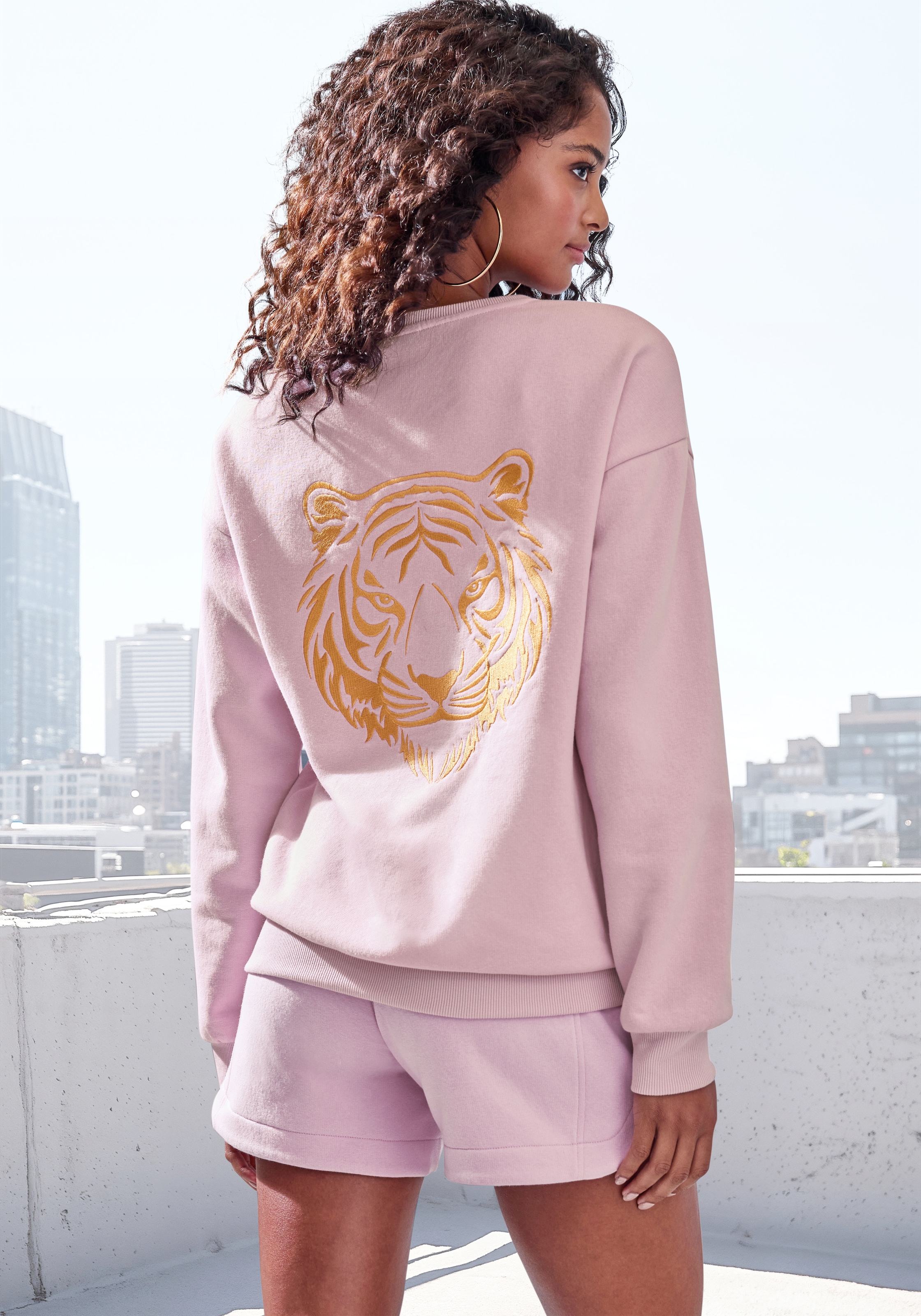 Buffalo Sweater mit toller Stickerei auf der Rückseite