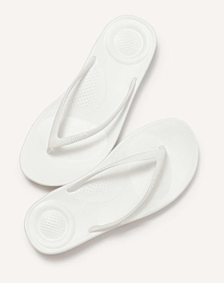 Fitflop Zehentrenner »IQUSHION«, Keilabsatz, Sommerschuh, Schlappen in schmaler Form