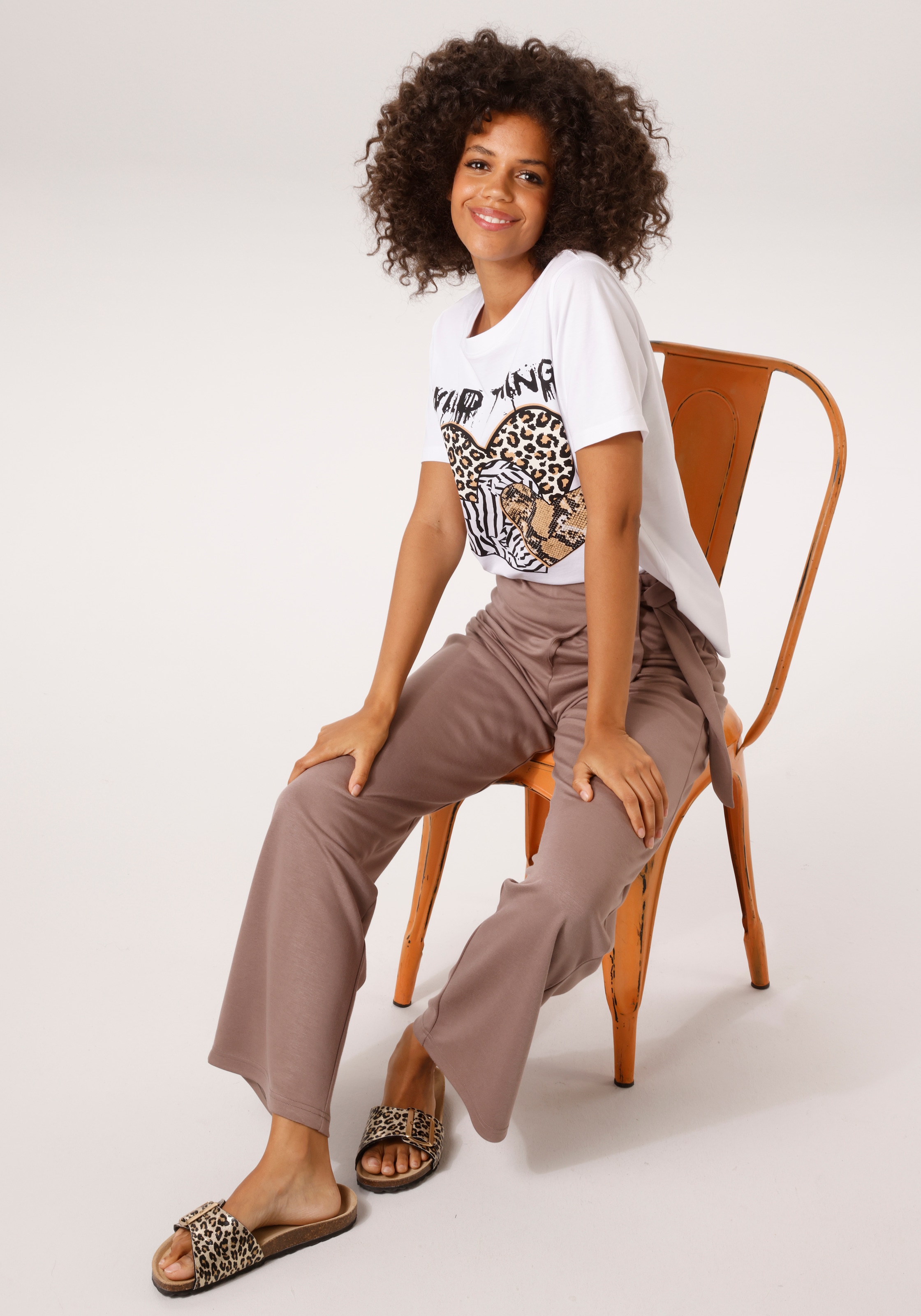 Aniston CASUAL T-Shirt mit Herzen, Animal-Drucken und Statement-Schriftzug
