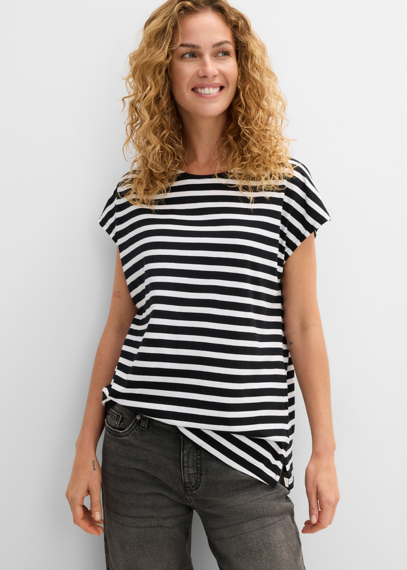 Image of bonprix T-Shirt aus reiner Baumwolle, lässiger Streifen-Look, lockere Passform