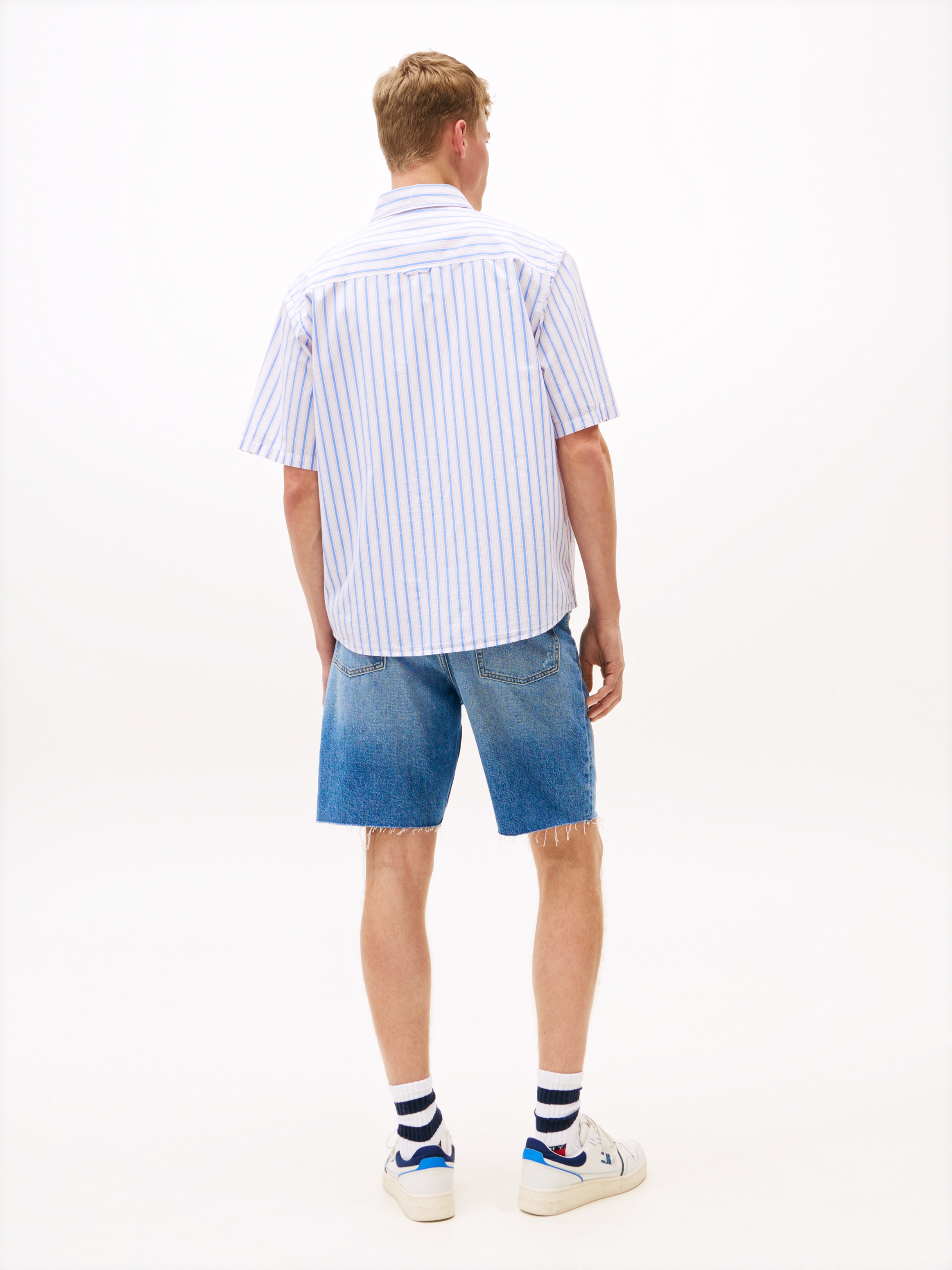 Tommy Jeans Kurzarmhemd »TJM POPLIN RLX SS SHIRT EXT«, Mit Rundhalsausschnitt