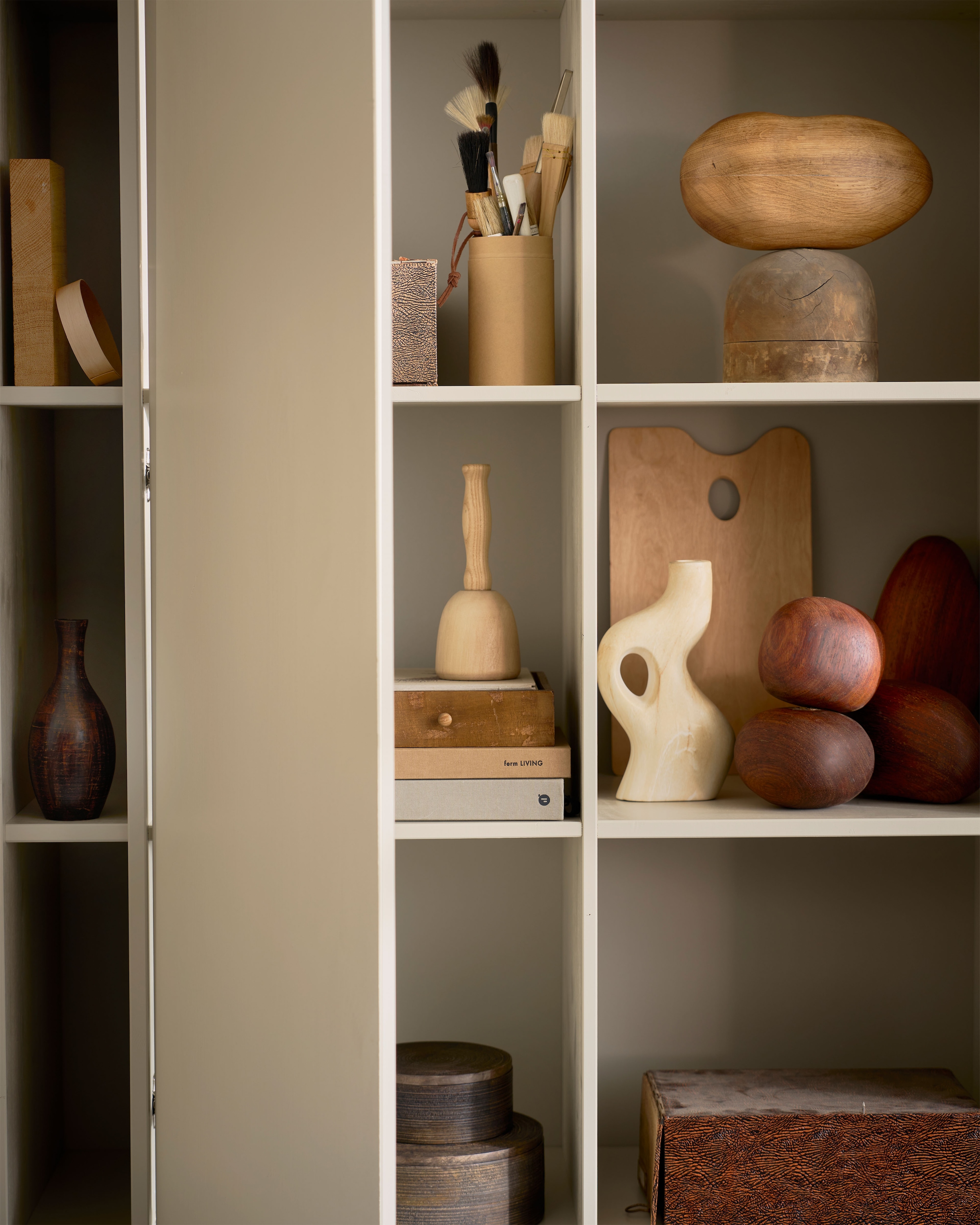 WOOOD Garderobenschrank »Settle Down FSC®-Kiefernholz Druckmechanismus H 218 x B 108 x T 44 cm« Beidseitig montierbar, Wandbefestigung empfohlen, HDF-Rückwand