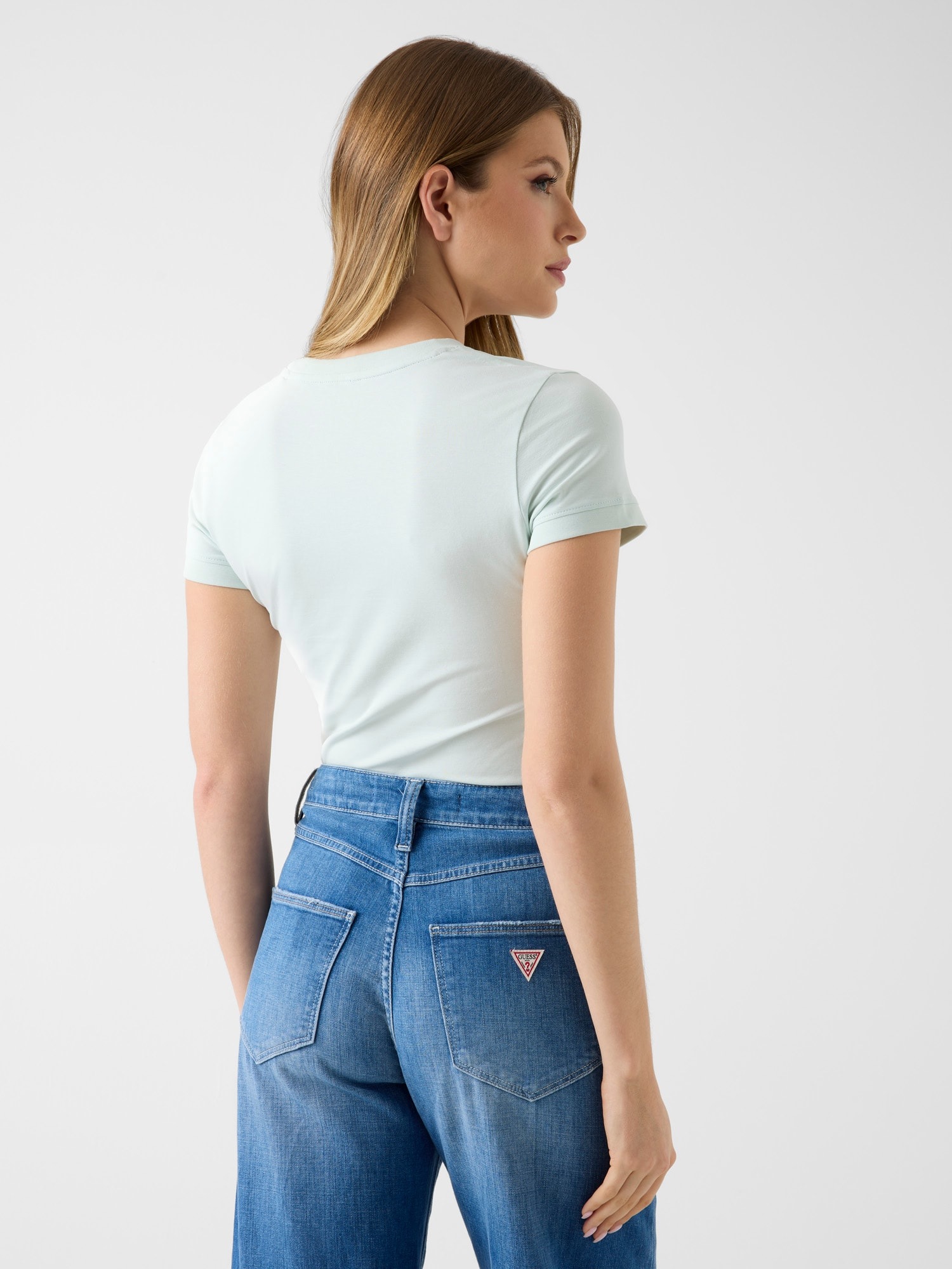 Guess T-Shirt »SS CN MINI TRIANGLE TEE« aus Baumwolljersey mit Stretch, Slim Fit