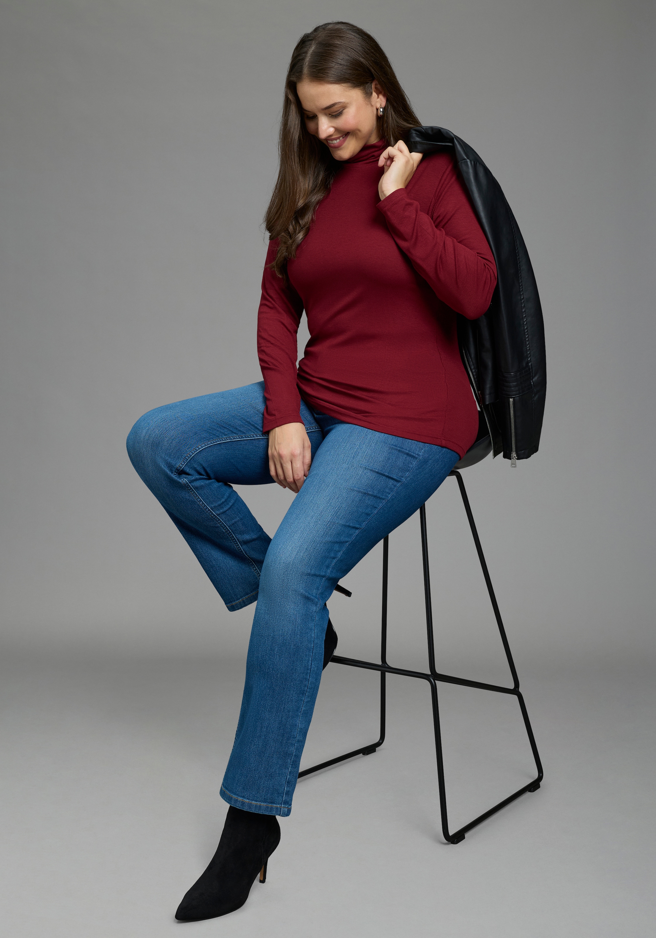 Laura Scott CURVE Rollkragenshirt »Grosse Grössen« figurbetonte Passform, hüftbedeckende Länge, aus Viskosemischung