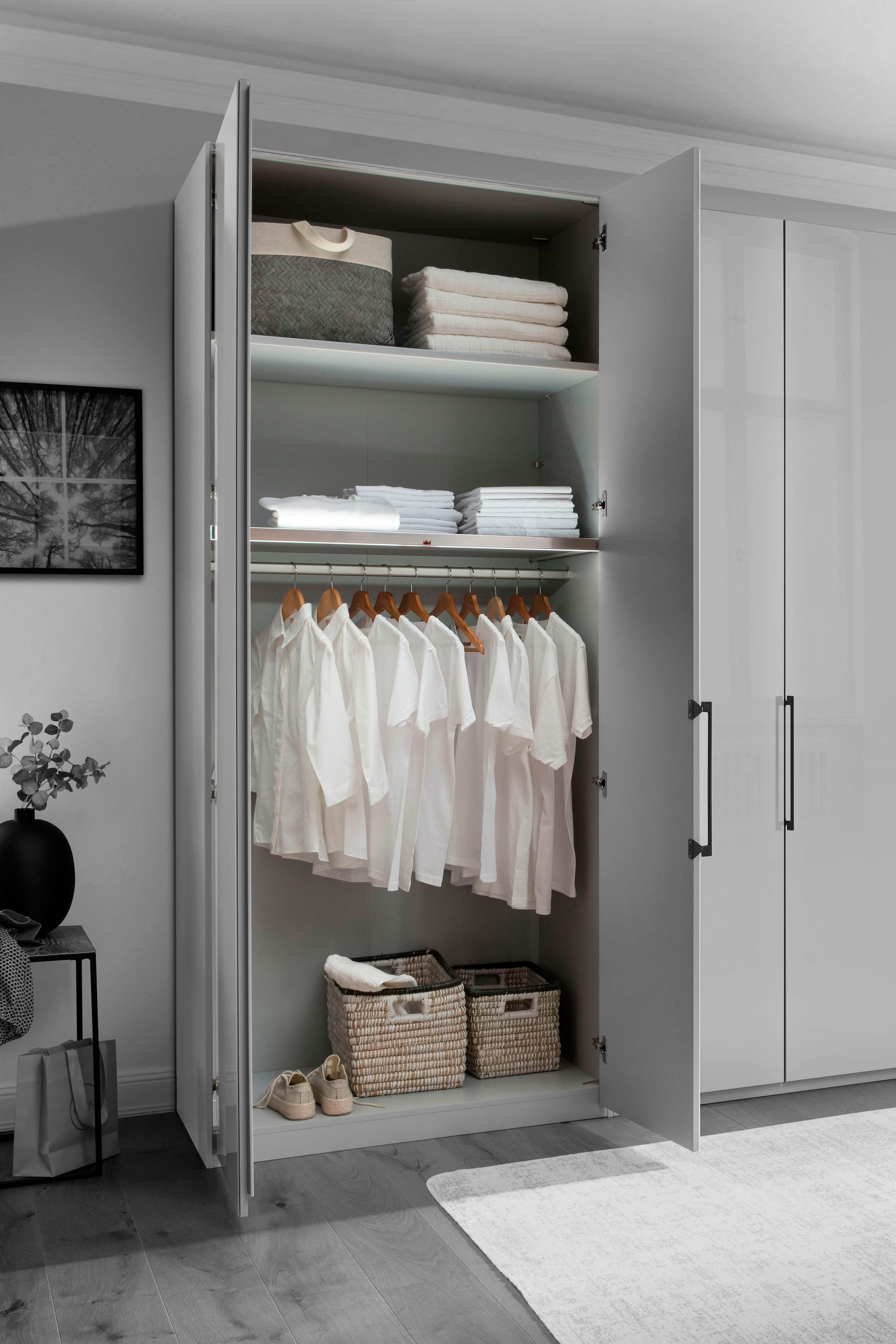 WIEMANN Kleiderschrank »Monaco, Kleiderschrank, Schrank, Wäscheschrank, mit edler Glasfront« 2 Breiten, 2 Höhen 216/236 cm auswählbar, MADE IN GERMANY,  hochwertigen Beschläge inkl. Türdämpfung, variable Inneneinteilung