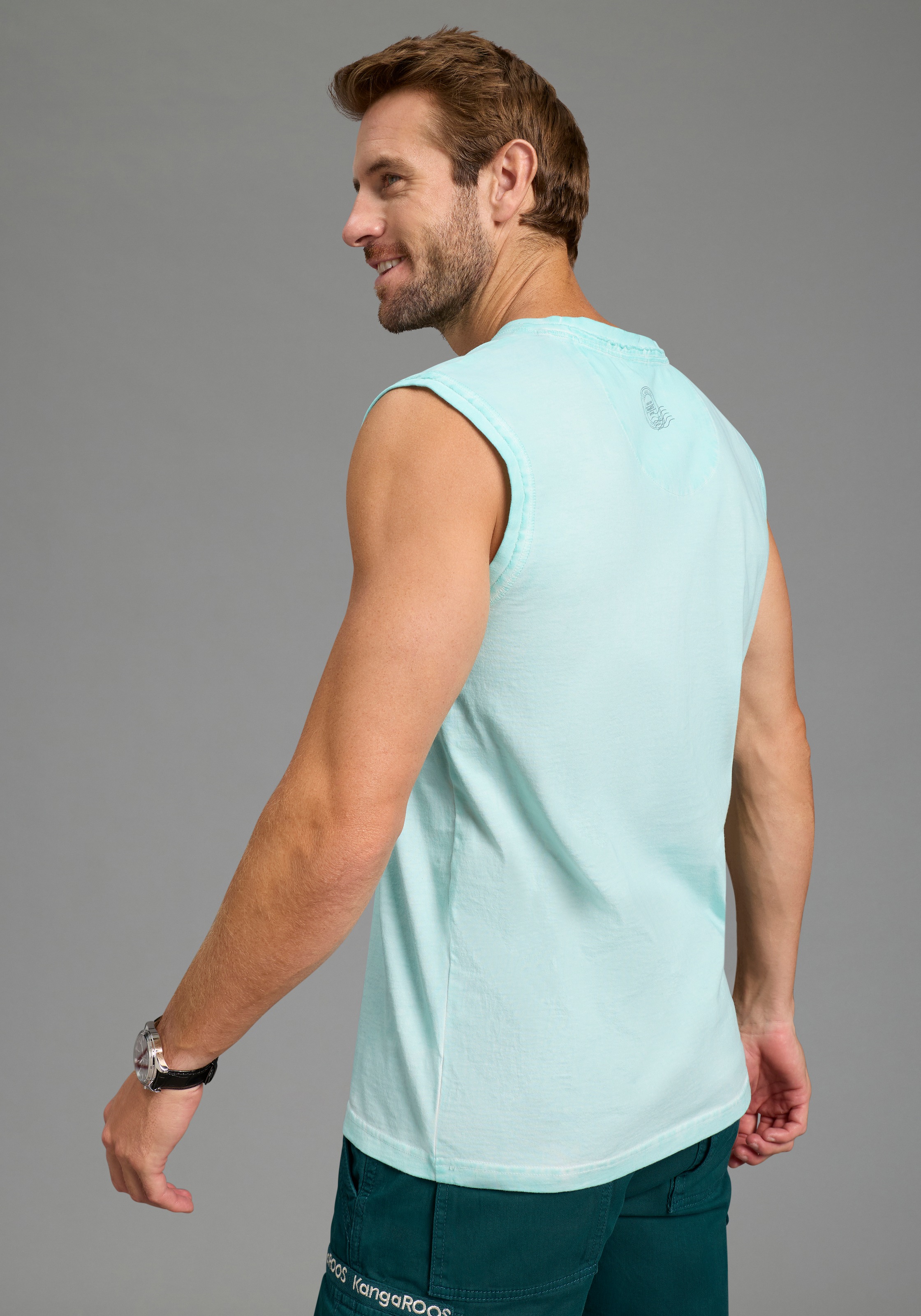 KangaROOS Tanktop schmal geschnitten, tiefer Rundhalsausschnitt, ärmellos