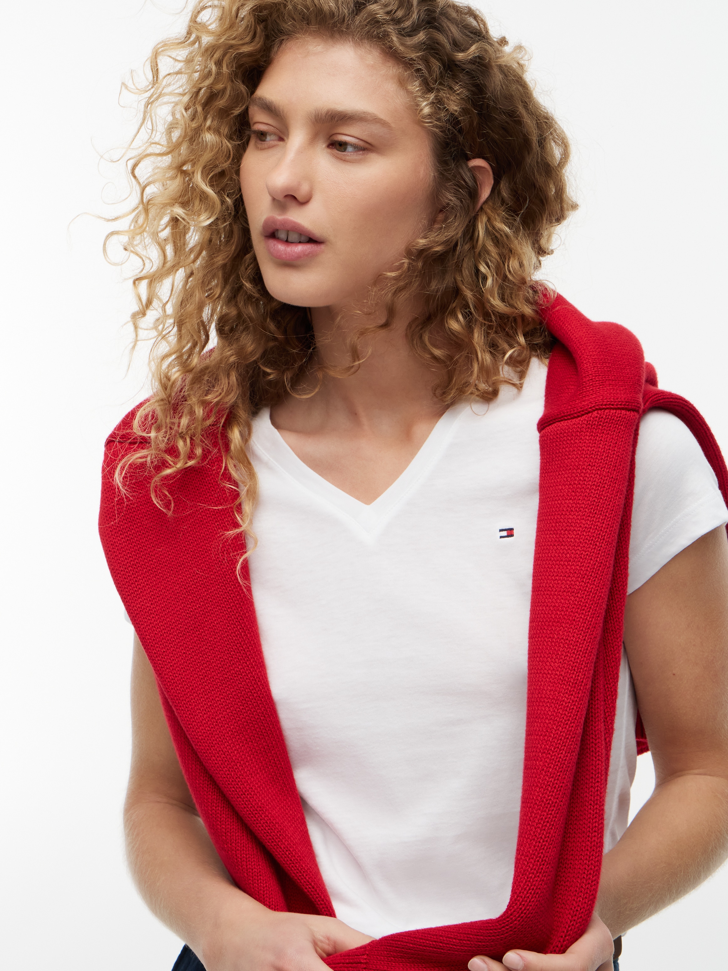 Tommy Hilfiger T-shirt »HERITAGE V-NK TEE« avec le drapeau logo Tommy Hilfiger sur la poitrine