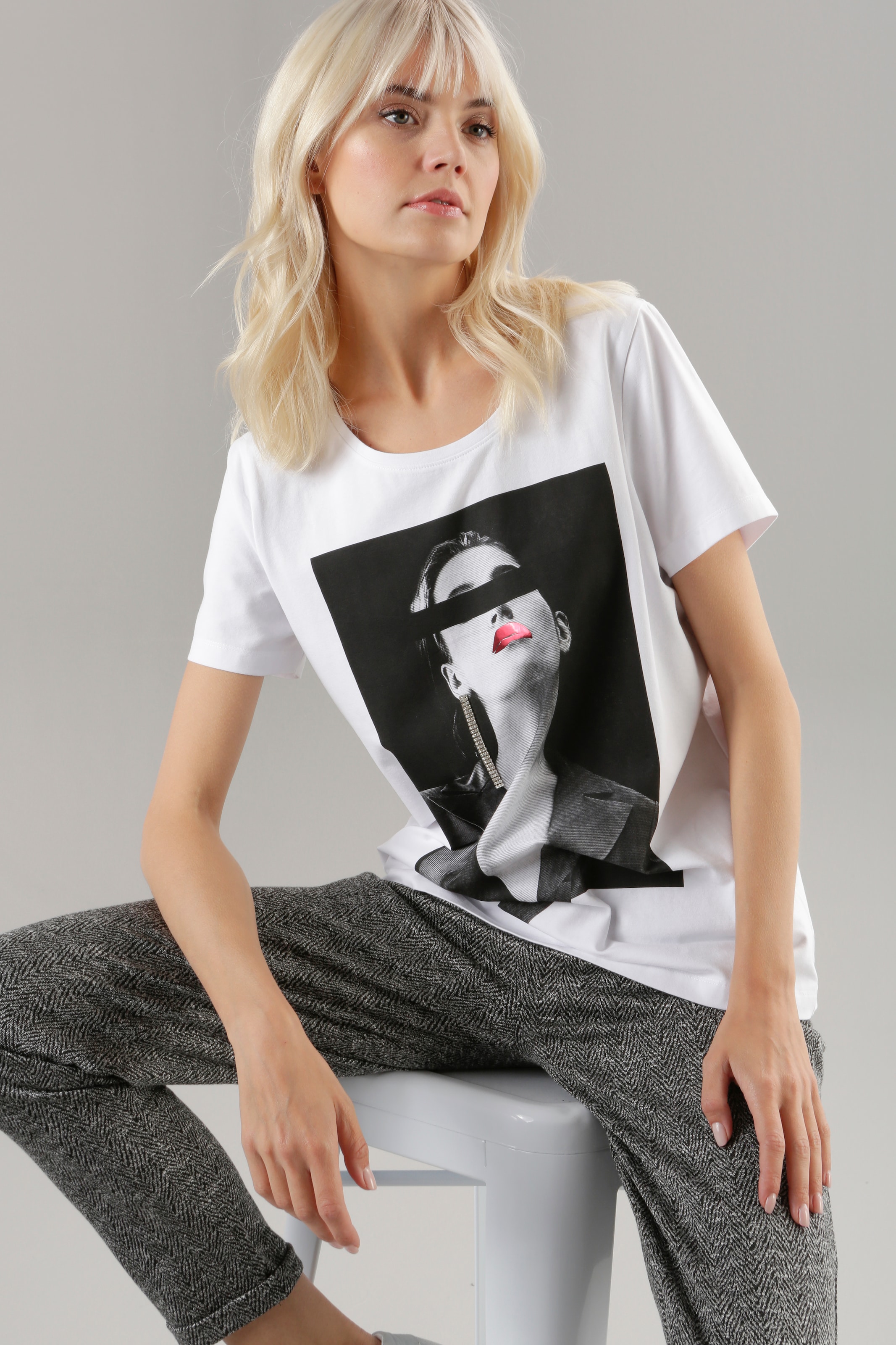 Aniston SELECTED T-Shirt, auf mit versandkostenfrei verziert Strasssteinen