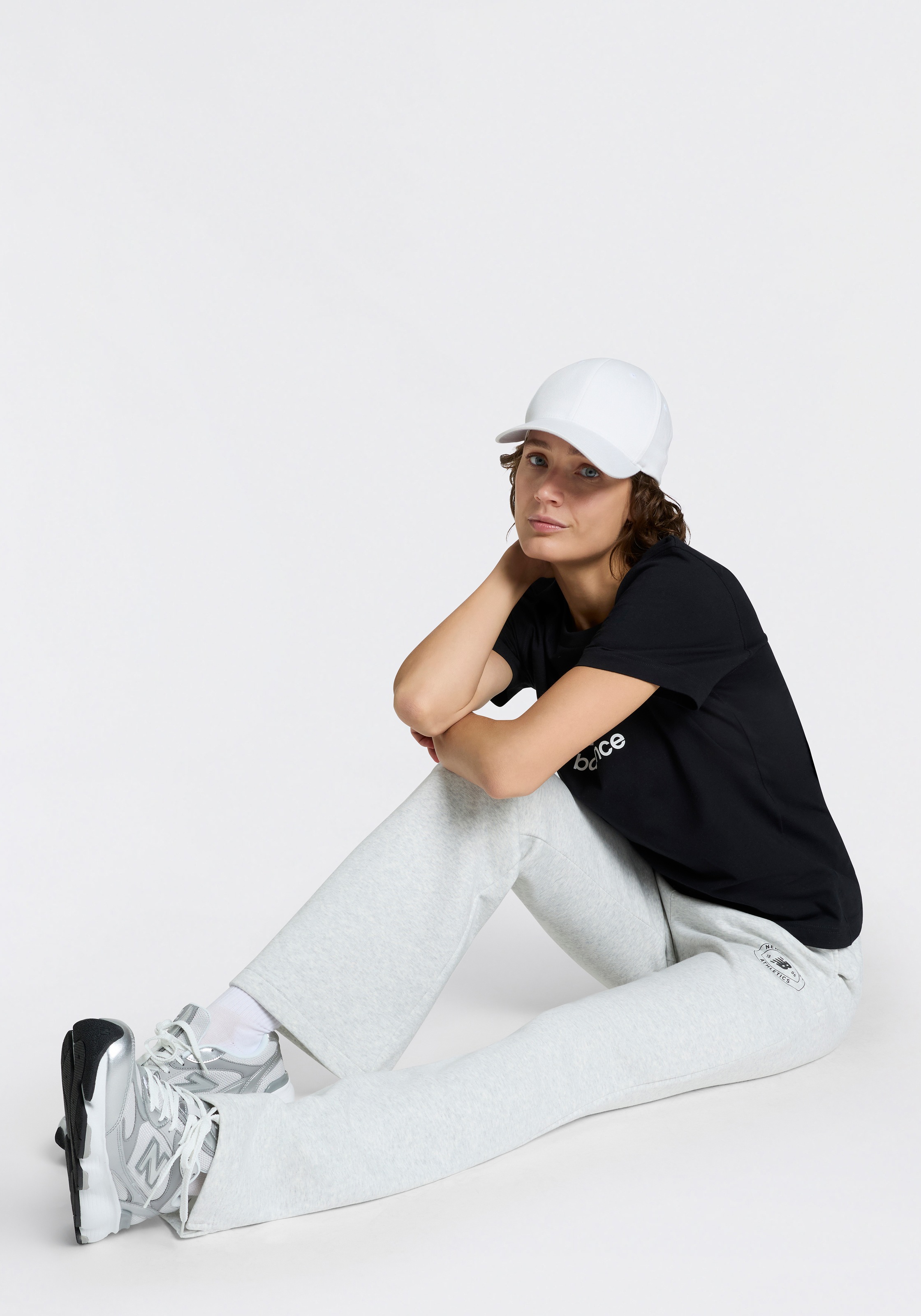 New Balance Pantalon sweat »REIMAGINED FLEECE PANT«  pour adultes, forme pantalon longue, avec lignes claires