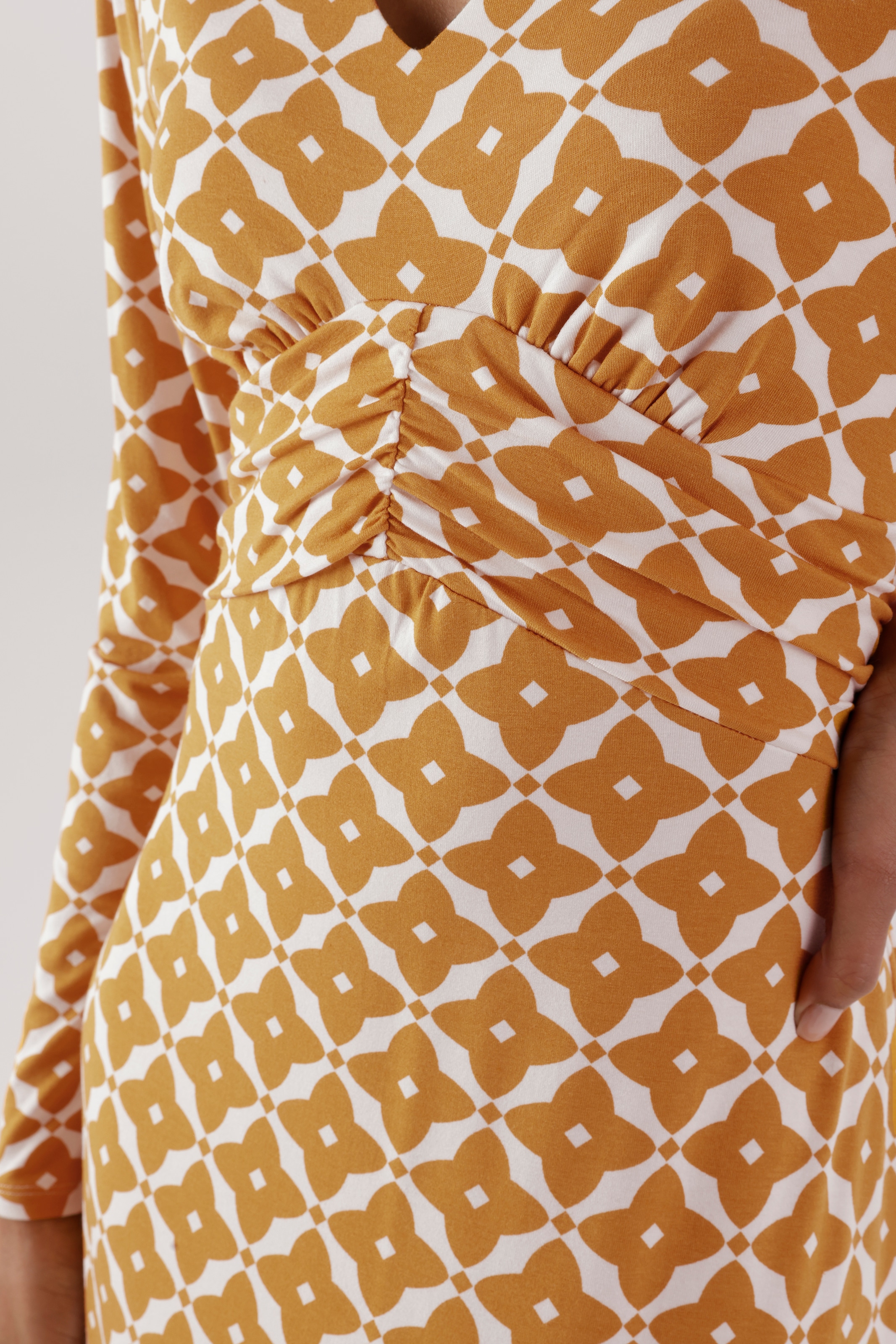 Aniston SELECTED Robe midi mit eleganten, grafischen Druckverlauf