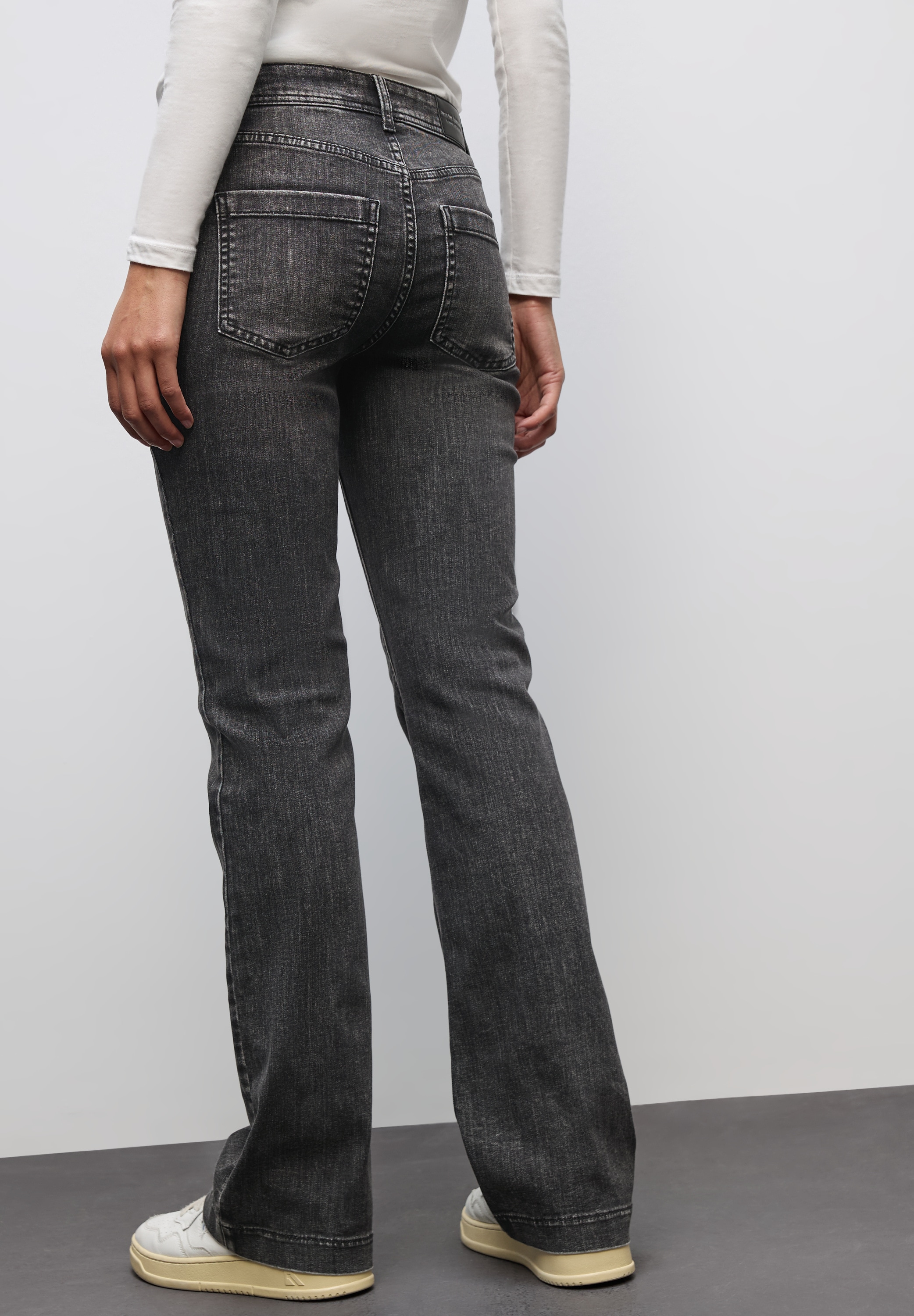 STREET ONE Bootcut-Jeans, mit grossen Front-Taschen