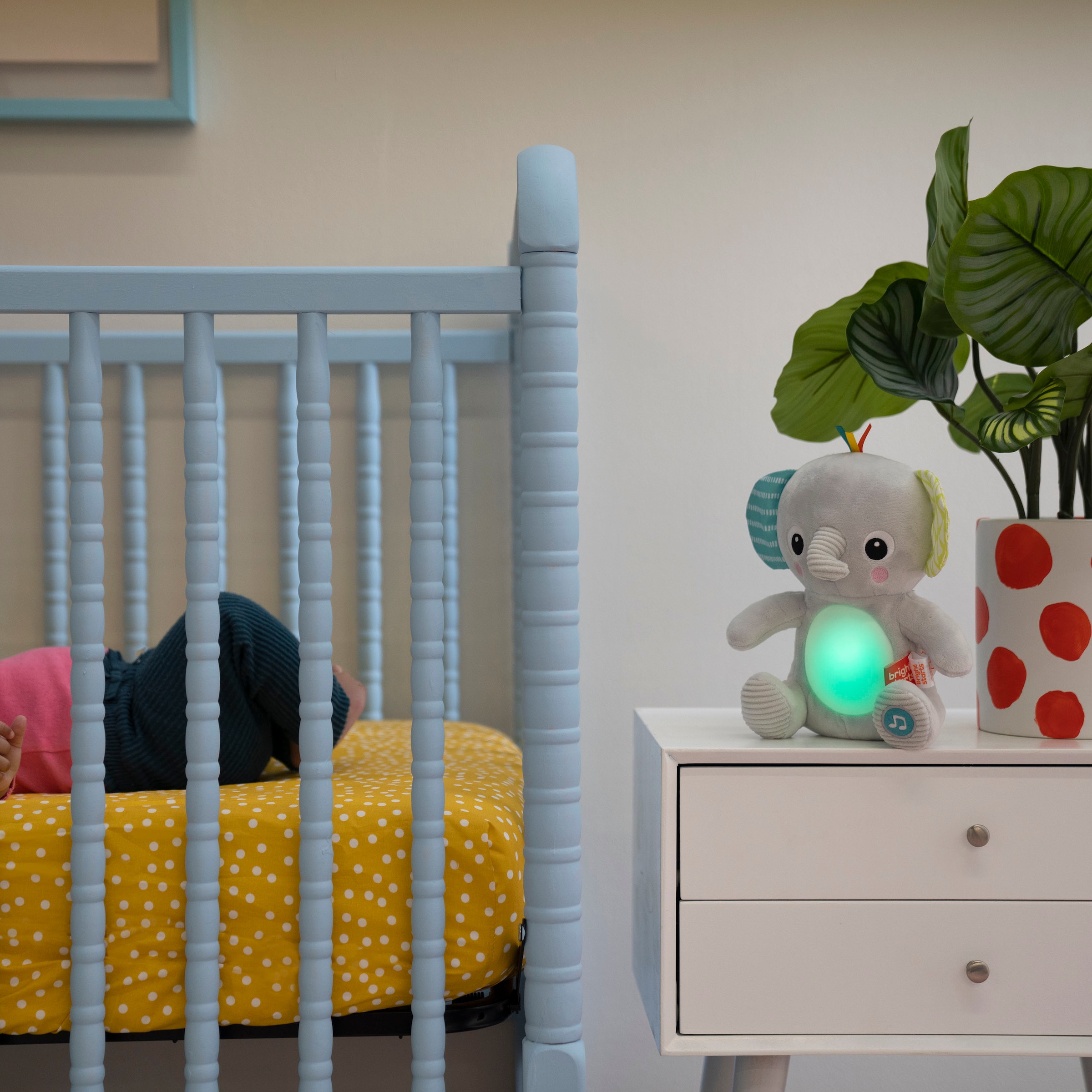 Bright Starts Figurine en peluche »Hug-a-bye Baby™ Musical Light Up Soft Toy​« mit Licht und Soundeffekten