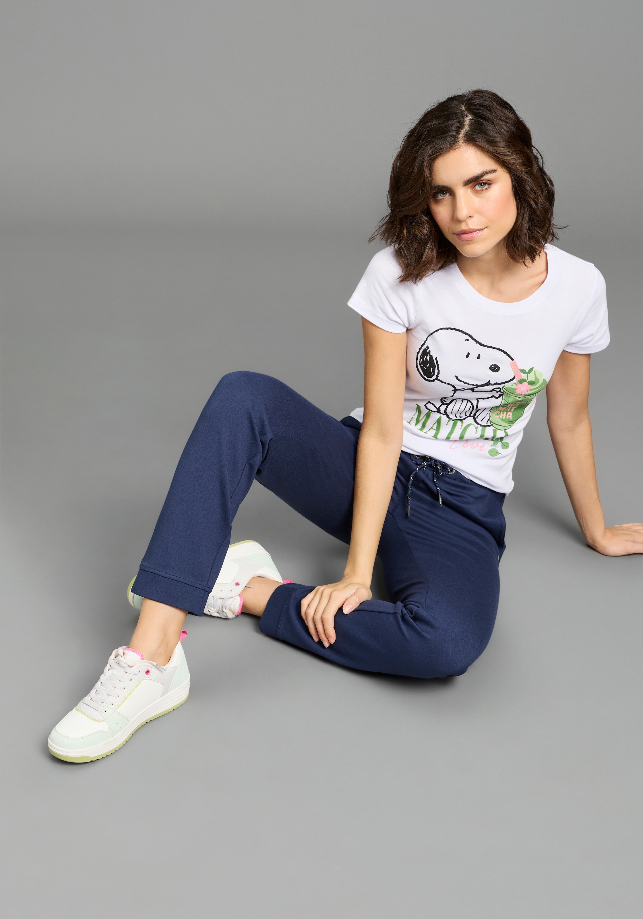 KangaROOS T-shirt figurbetonte Passform, Kurzarm, hüftlanger Schnitt