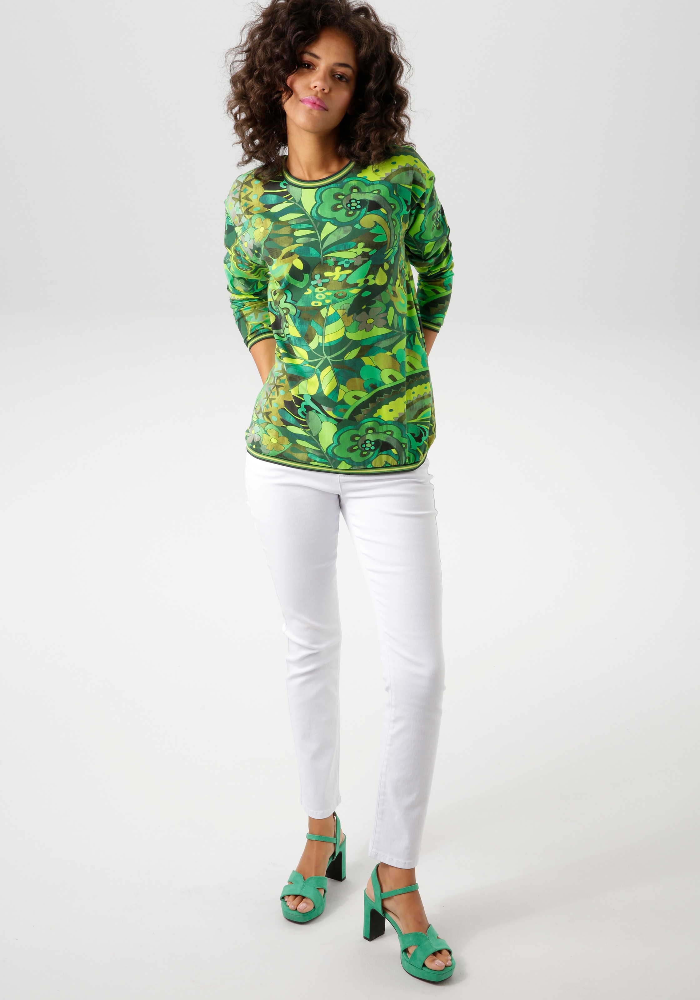 Aniston CASUAL Sweatshirt, mit extravagantem Druck im Batik-Dessin