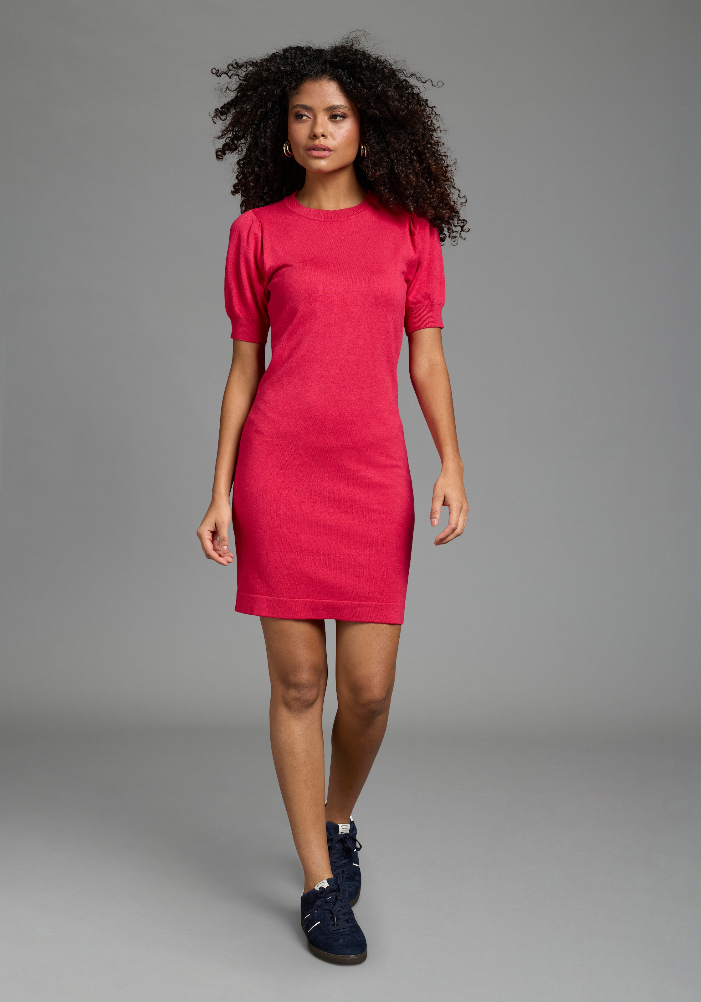 Laura Scott Strickkleid mit femininen Volumenärmeln, mit Halbarm