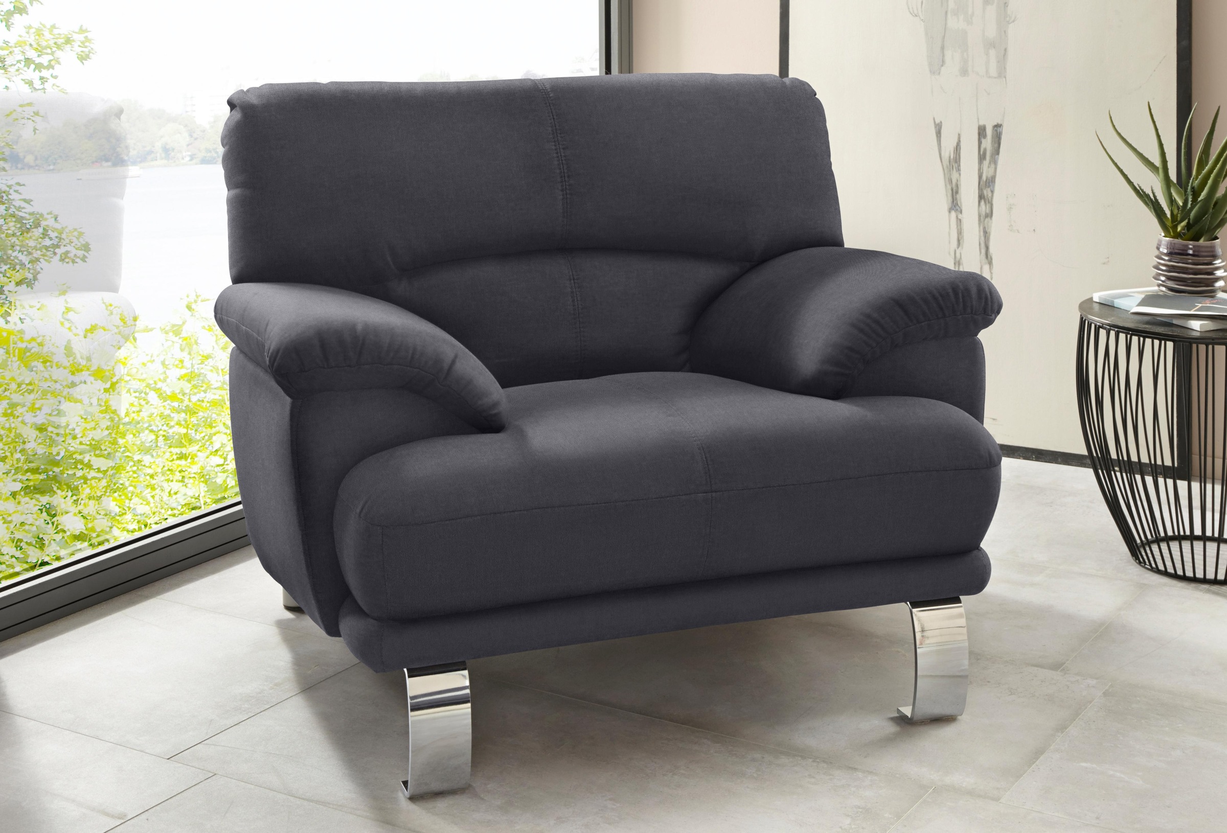 TRENDMANUFAKTUR Sessel »Cecilia II, Loungesessel in italienischem Design« breite und bequeme Armlehnen