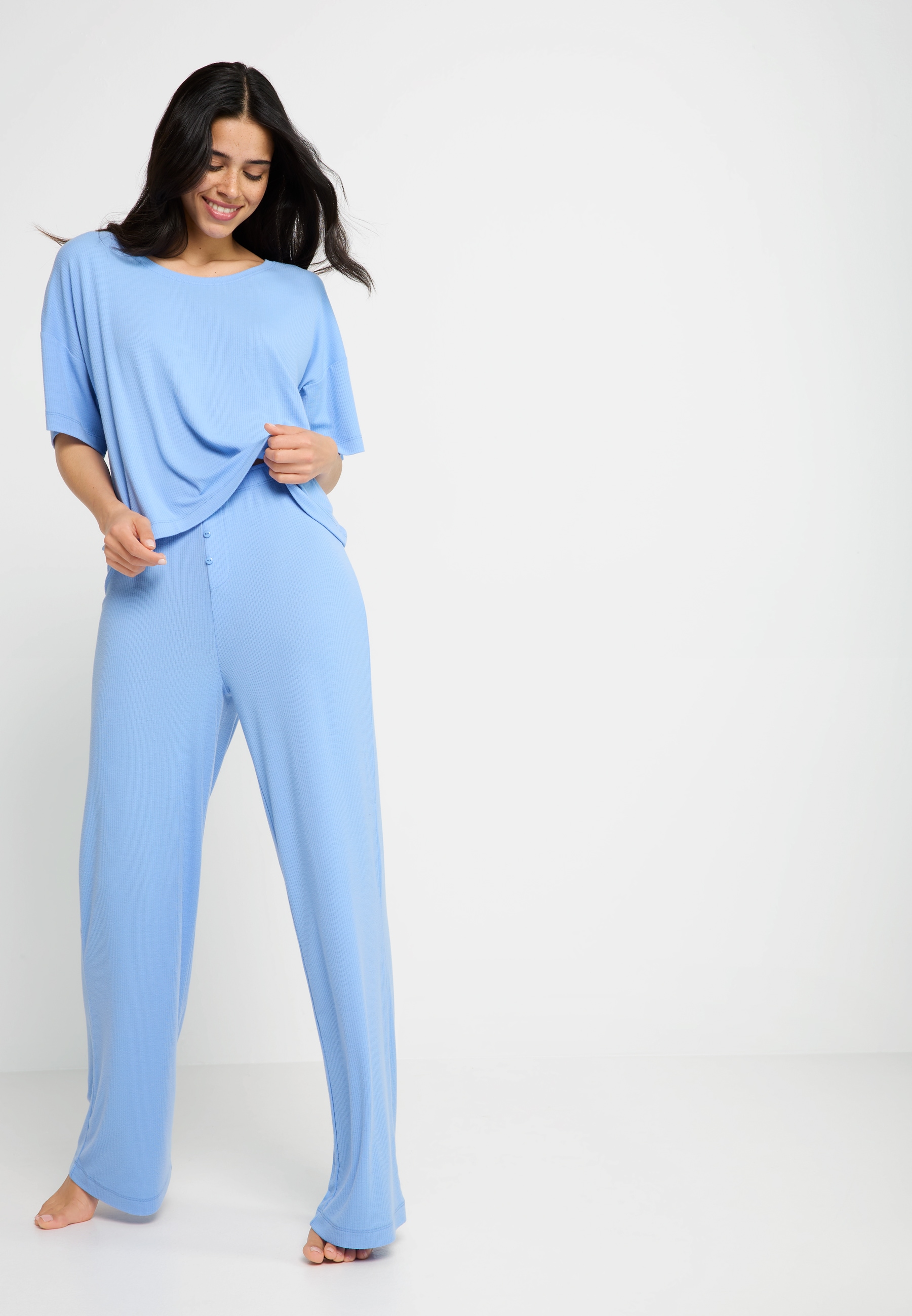 LSCN by LASCANA Pyjama Set, 2 tlg. mit kleiner Zierknopfleiste an der Hose