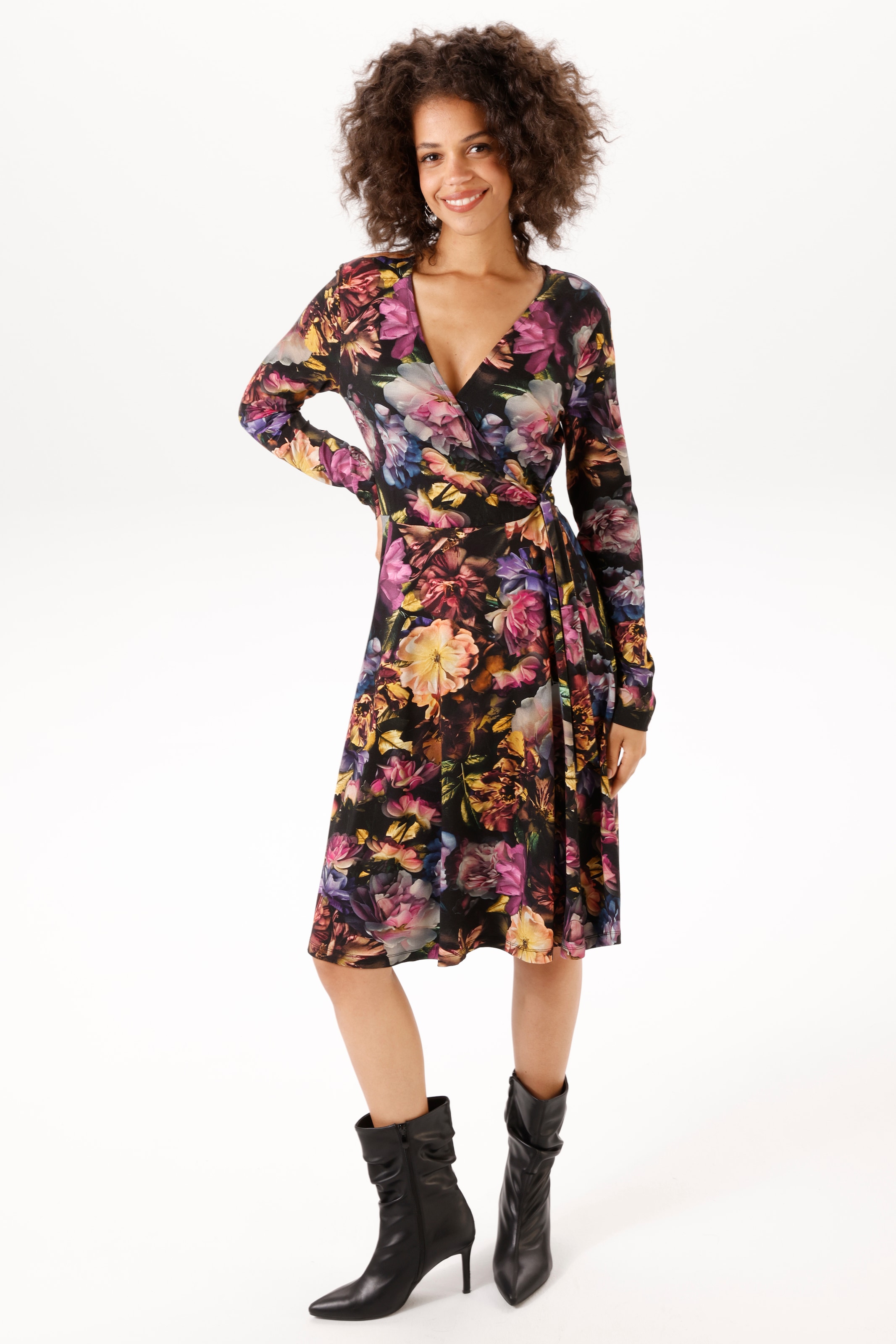 Image of Aniston CASUAL Jerseykleid mit farbenfrohen Blumen bedruckt - NEUE KOLLEKTION