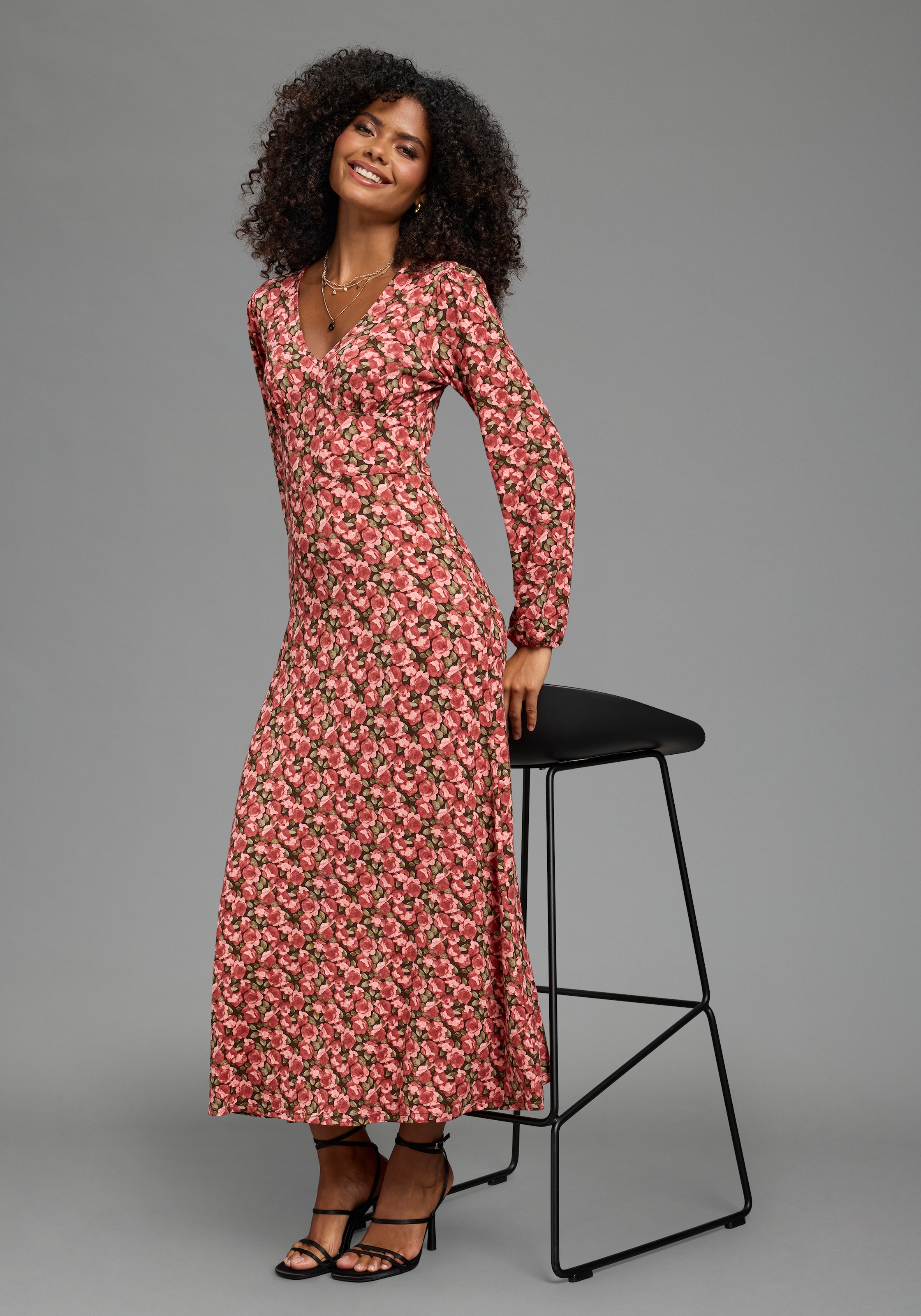 Laura Scott Robe midi »aus elastischer Shirt-Qualität« coupe près du corps avec imprimé floral