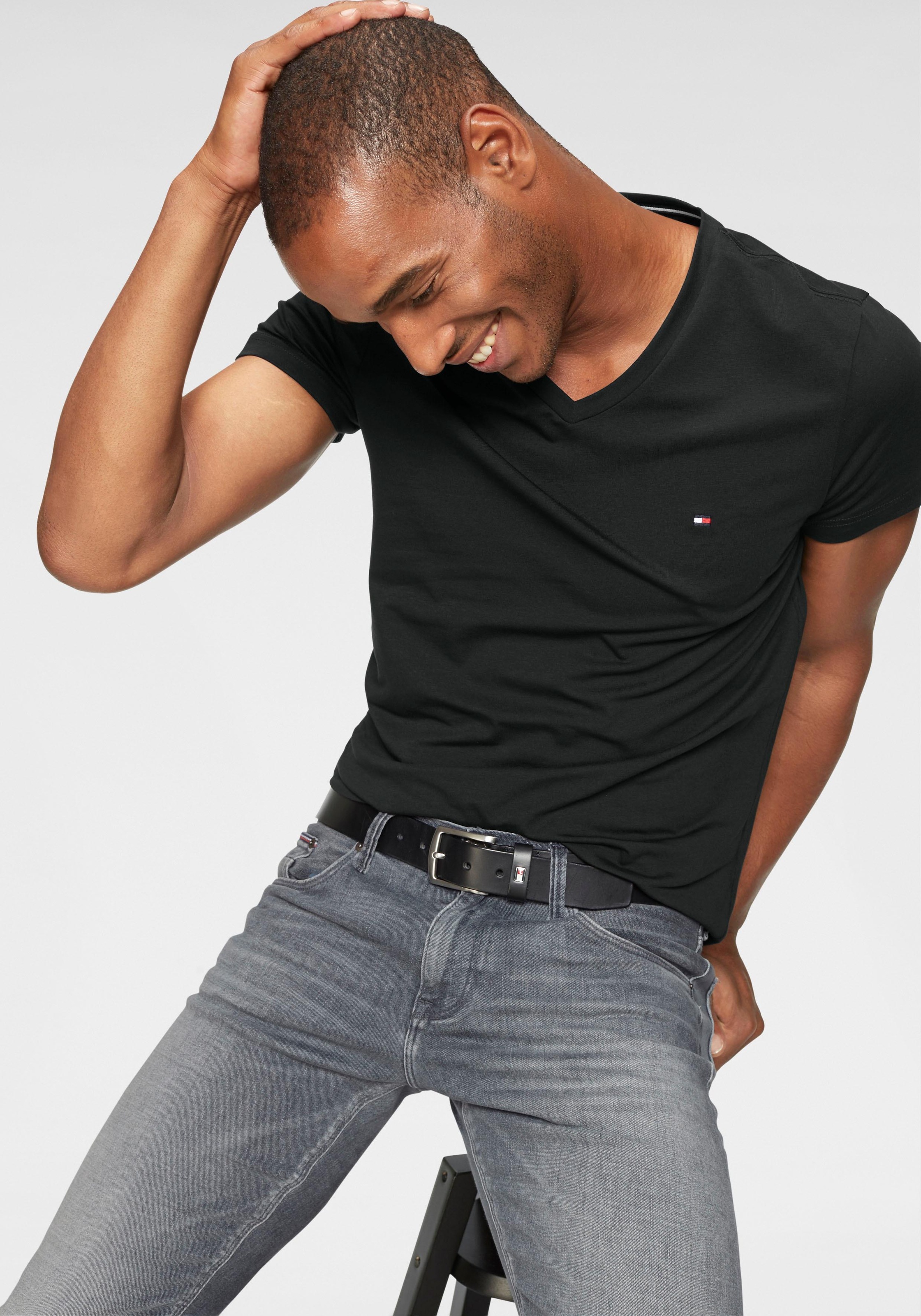 Image of Tommy Hilfiger T-Shirt »CORE STRETCH SLIM V-NK TEE« bei Ackermann Versand Schweiz