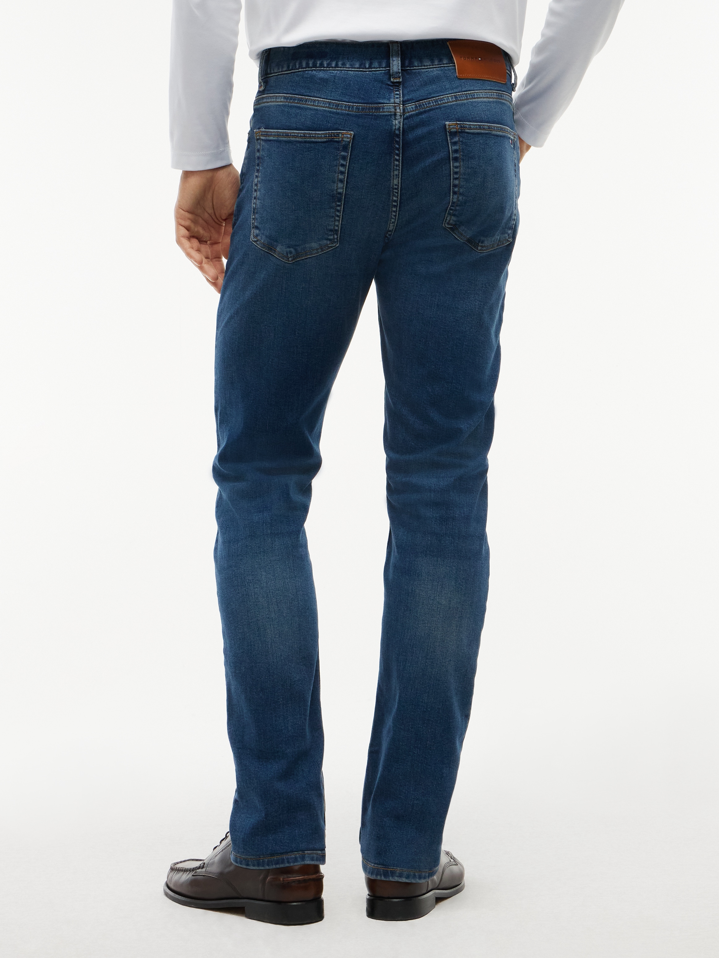 Tommy Hilfiger Slim-fit-Jeans »CORE BLEECKER« mit dezenter Waschung