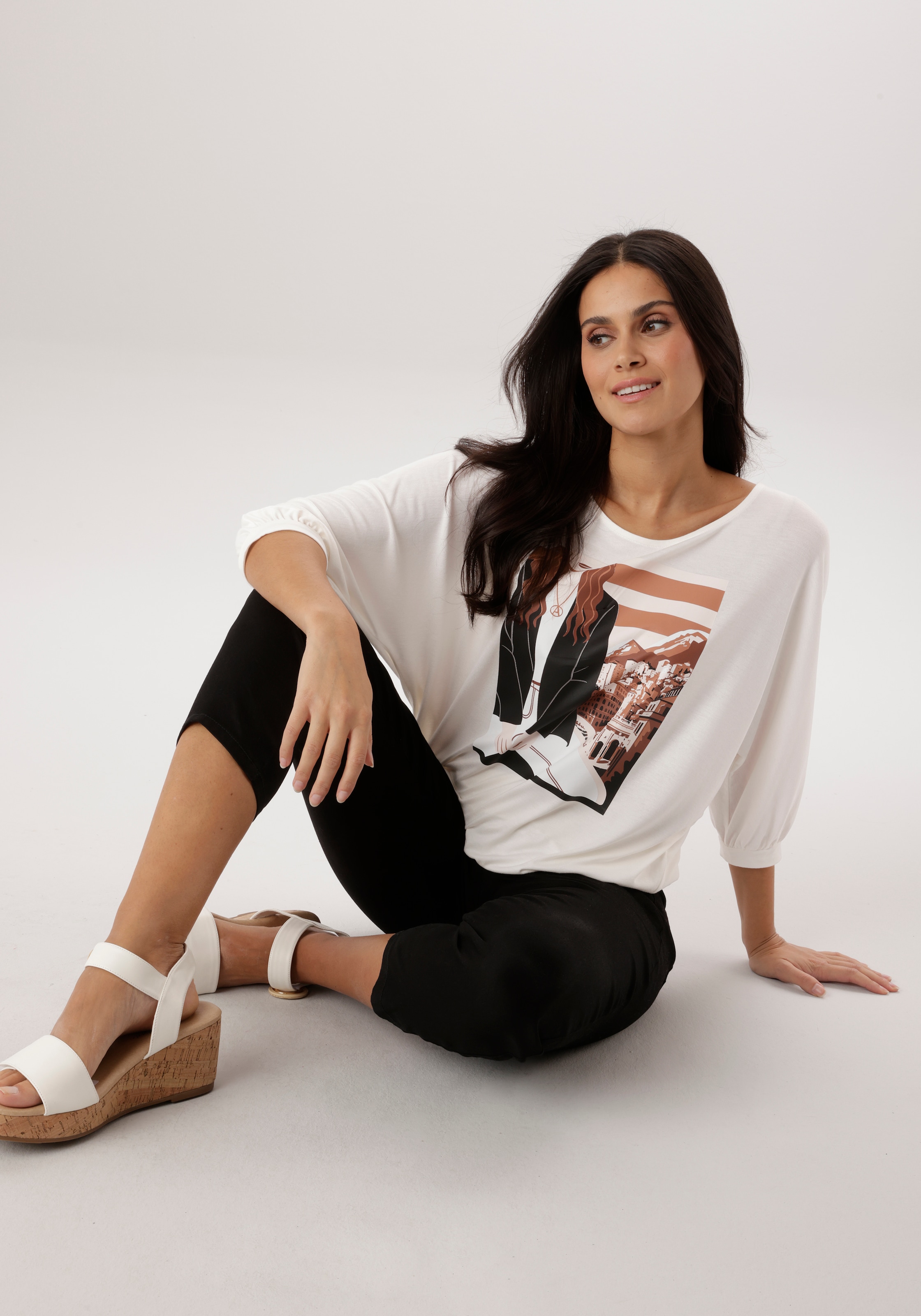 Aniston SELECTED T-shirt chauve-souris mit flächendeckendem, femininen Frontmotiv - NEUE KOLLEKTION