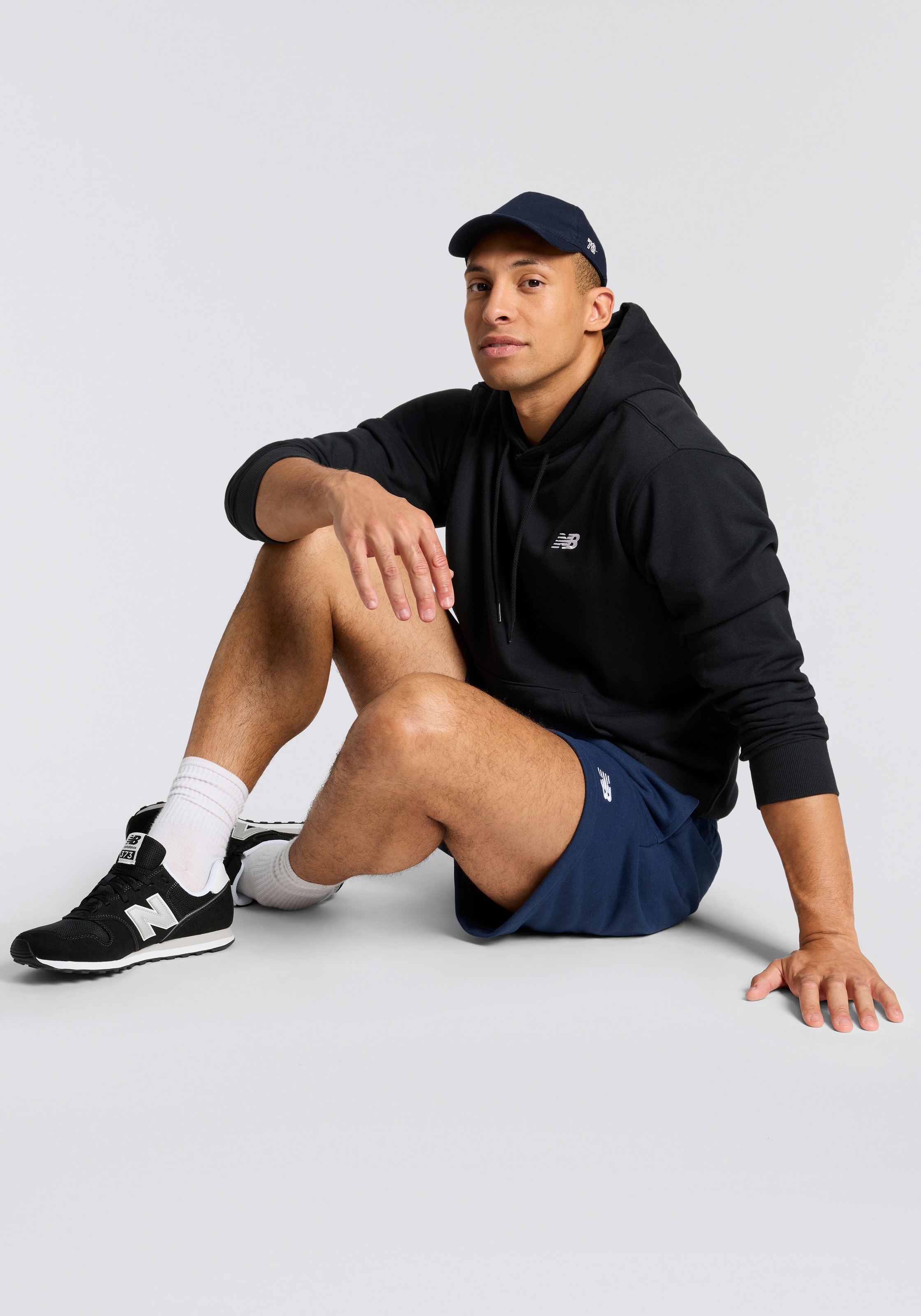 New Balance Sweat à capuche »SPORT ESSENTIALS FRENCH TERRY HOODIE«, avec capuche, manches longues, en coton et polyester, coupe décontractée
