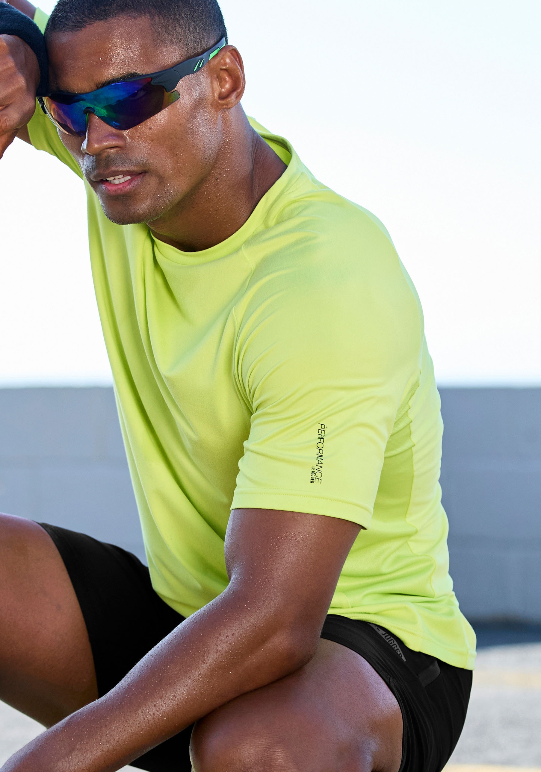 Image of AUTHENTIC LE JOGGER Funktionsshirt mit Rundhalsausschnitt und seitlichen Mesh-Einsatz