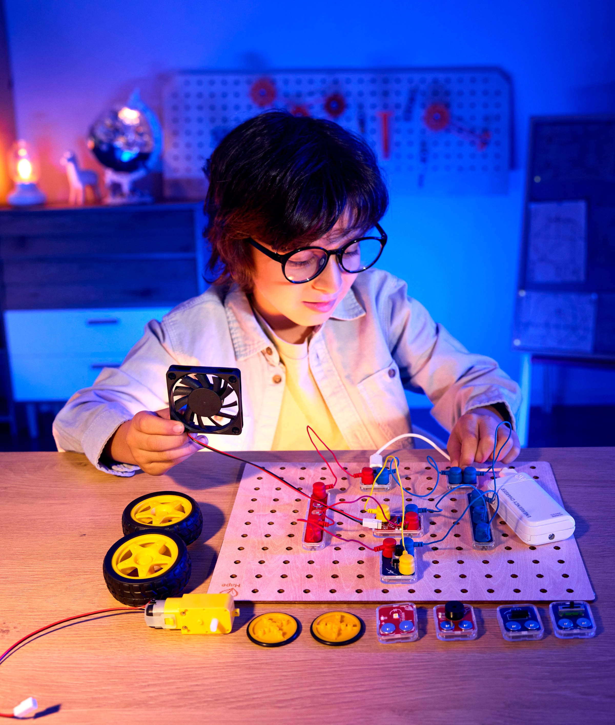 Hape Coffret d'expérimentation »Forscher Schaltkreise-Set Basic«