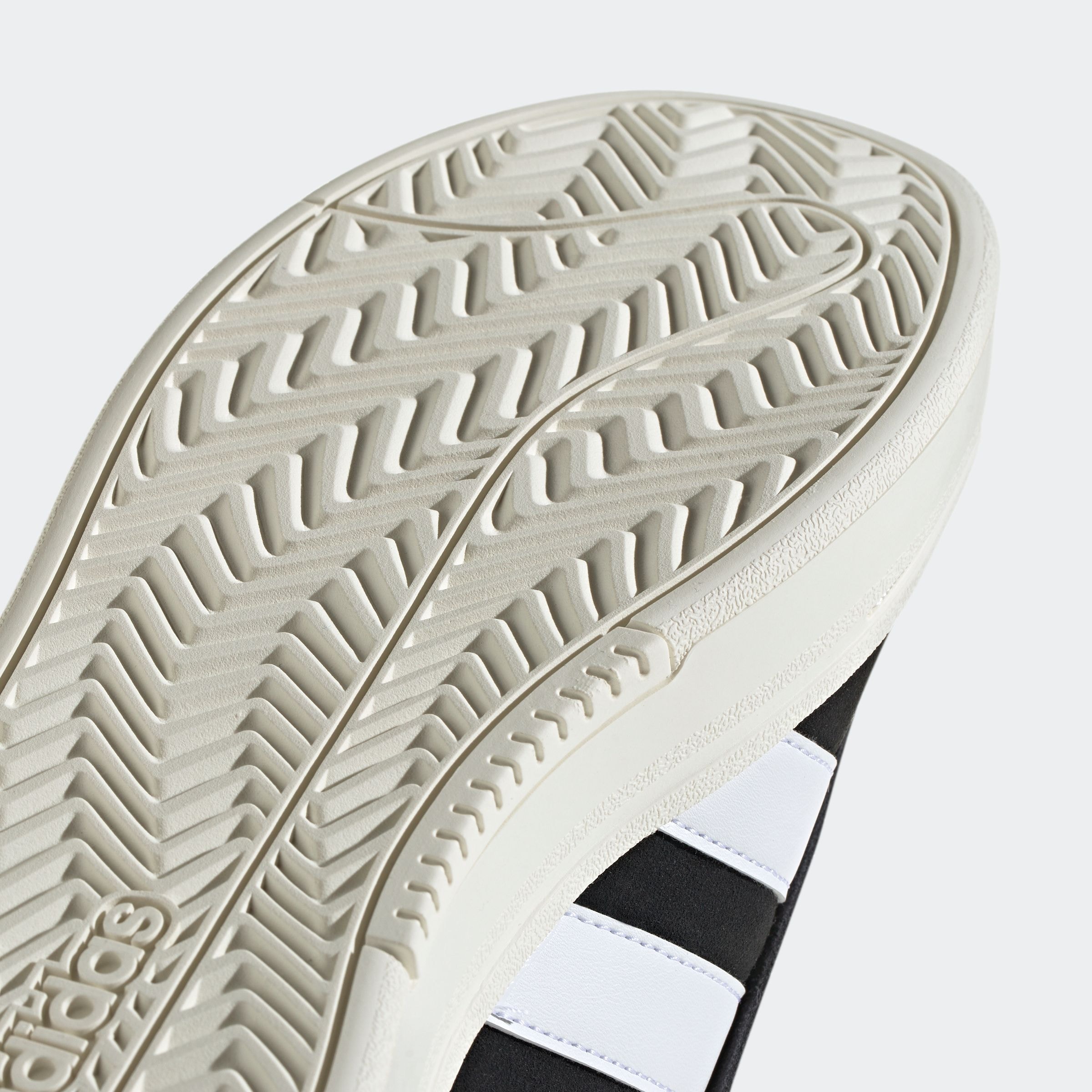 adidas Sportswear Sneaker »GRAND COURT ALPHA«  Design inspiriert vom adidas Campus 00