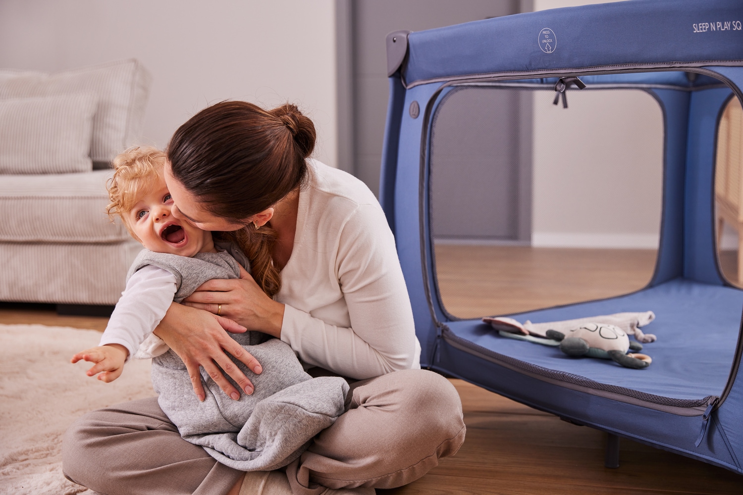 Hauck Lit de voyage pour bébé »Sleep N Play SQ, Set dark blue« inklusive Schaumstoff-Matratze