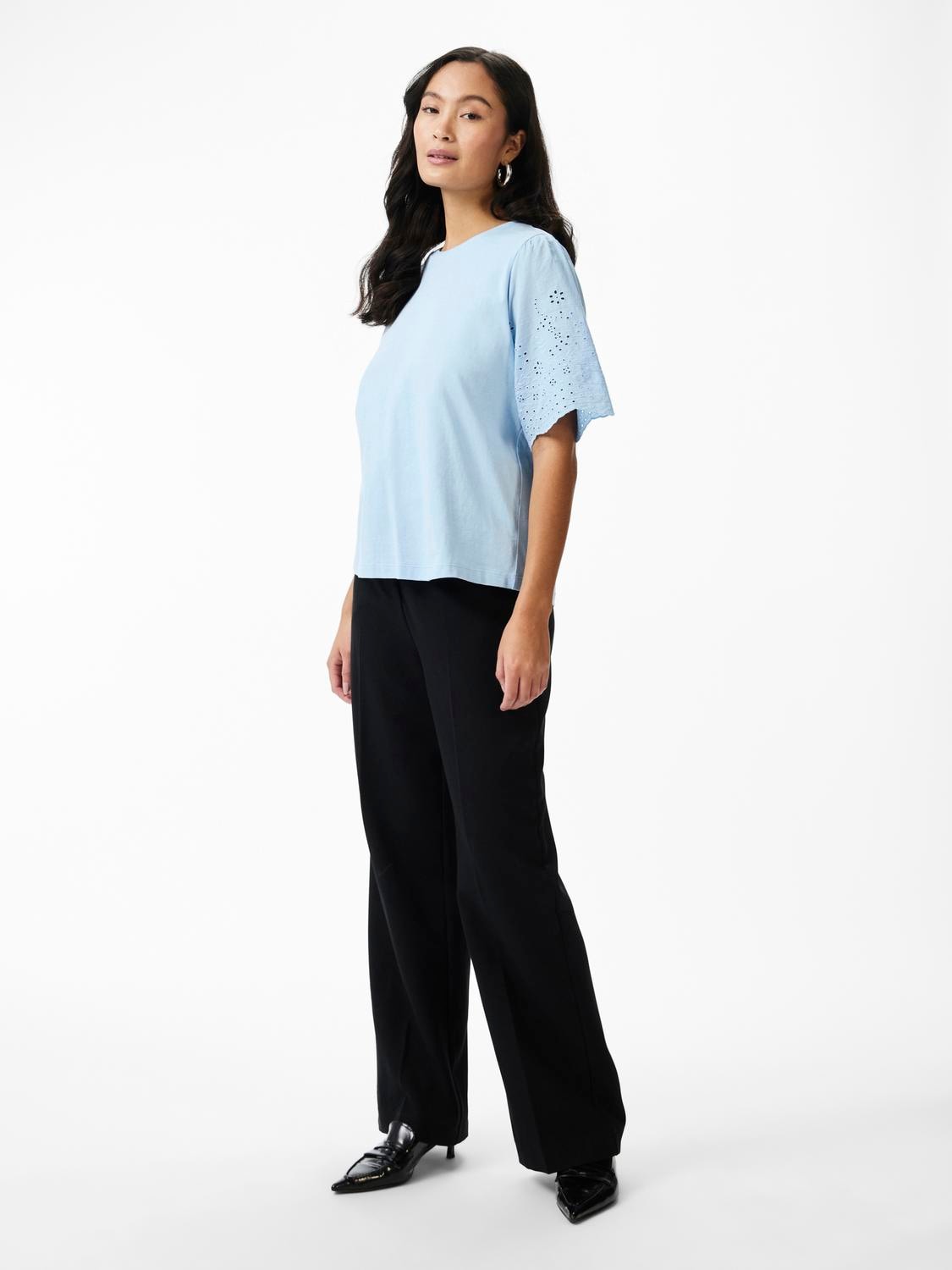 Y.A.S Kurzarmshirt »YASLEX SS TOP W. EMB SLEEVES S. NOOS« mit Lochstickerei