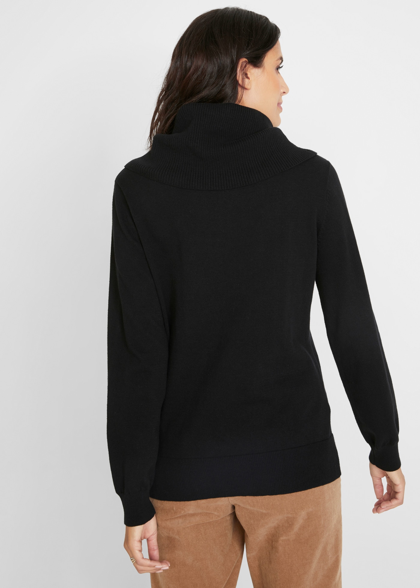 bonprix Pull en tricot »Feinstrickpullover mit weitem Kragen« avec petits détails en cuir, en mélange de coton, coupe confortable