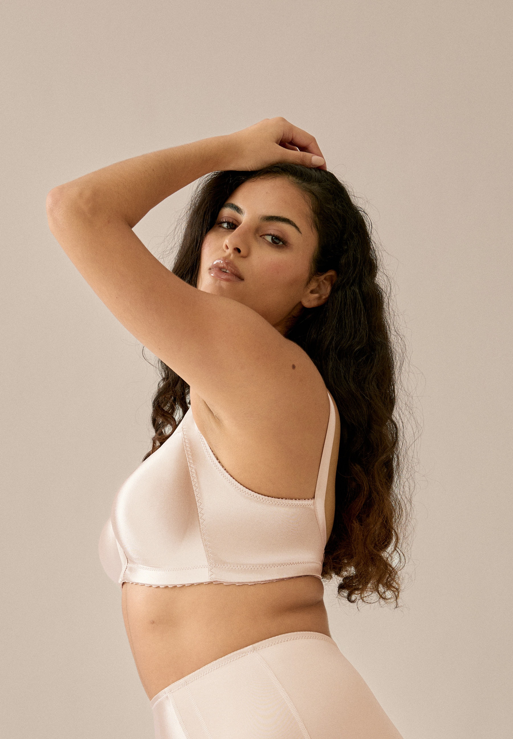 Naturana Soutien-gorge minimisant »Solutions« 1 cuis Shaping-Effekt, breite Träger, feminin, ohne Bügel, Satin