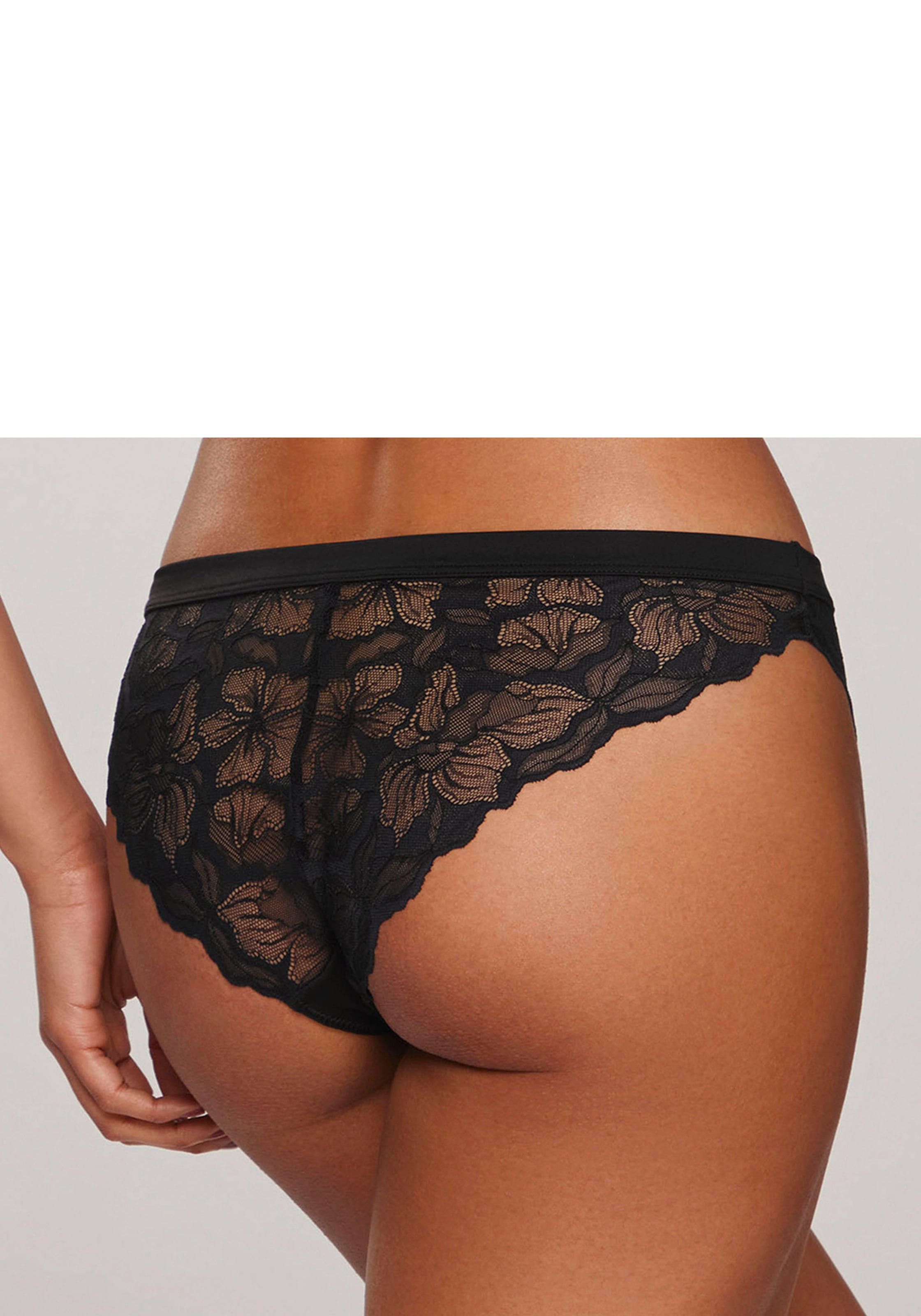 LASCANA Tanga mit edlem Accessoire und feinem Bund aus Satin-Material
