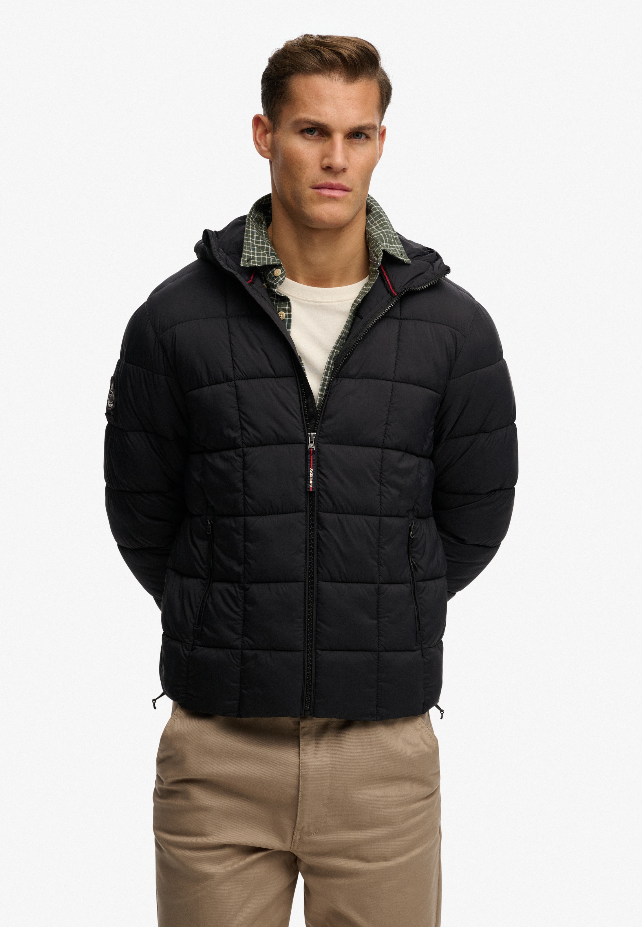 Image of Superdry Steppjacke "HOOD BOX QUILT FUJI LITE JKT" mit Markenlabel, aus Nylon und Kunstfaser, Regular Fit