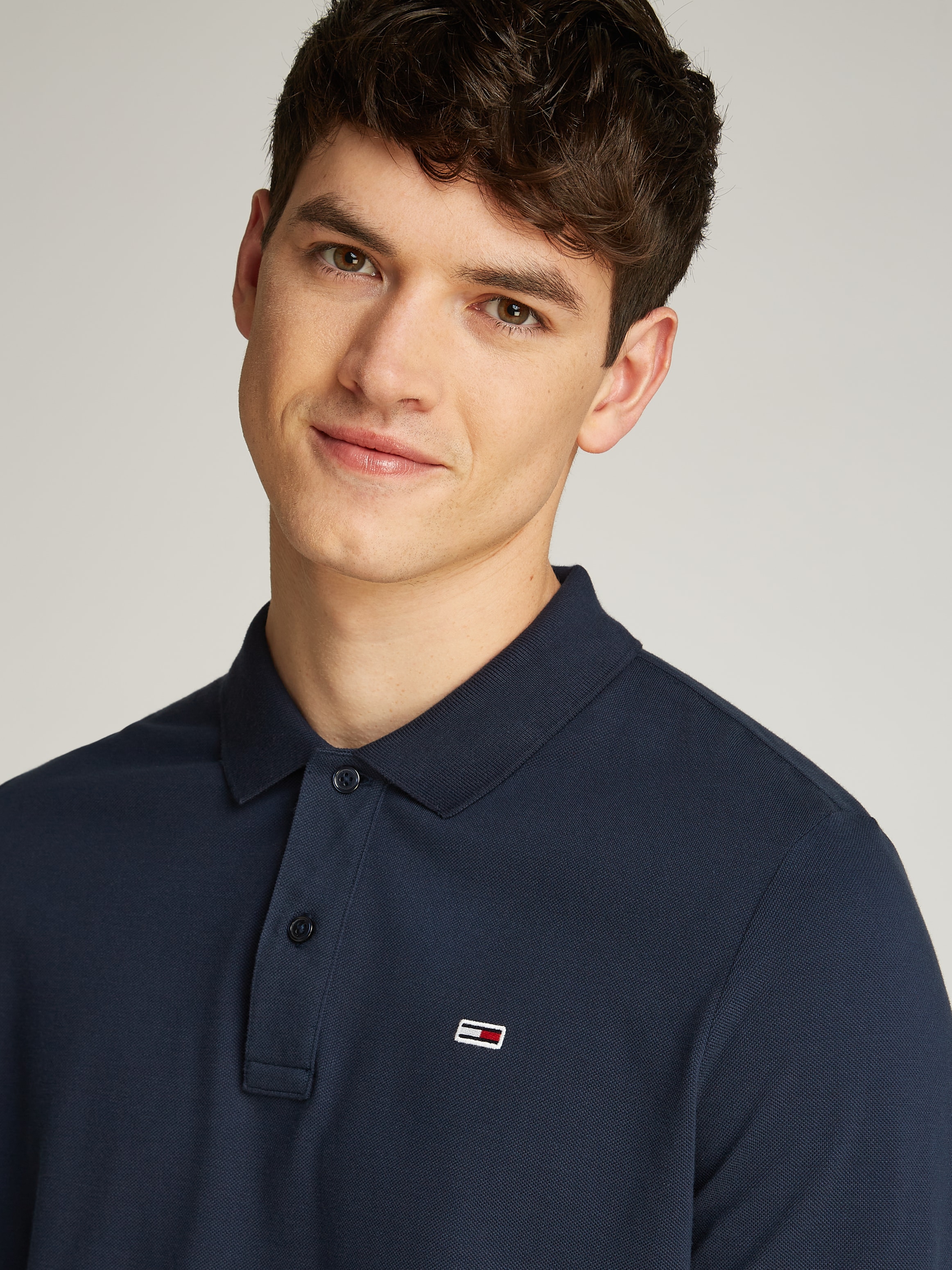 Tommy Jeans Plus Langarm-Poloshirt »TJM SLIM PLACKET POLO LS EXT«, in Grossen Grössen, Logostickerei