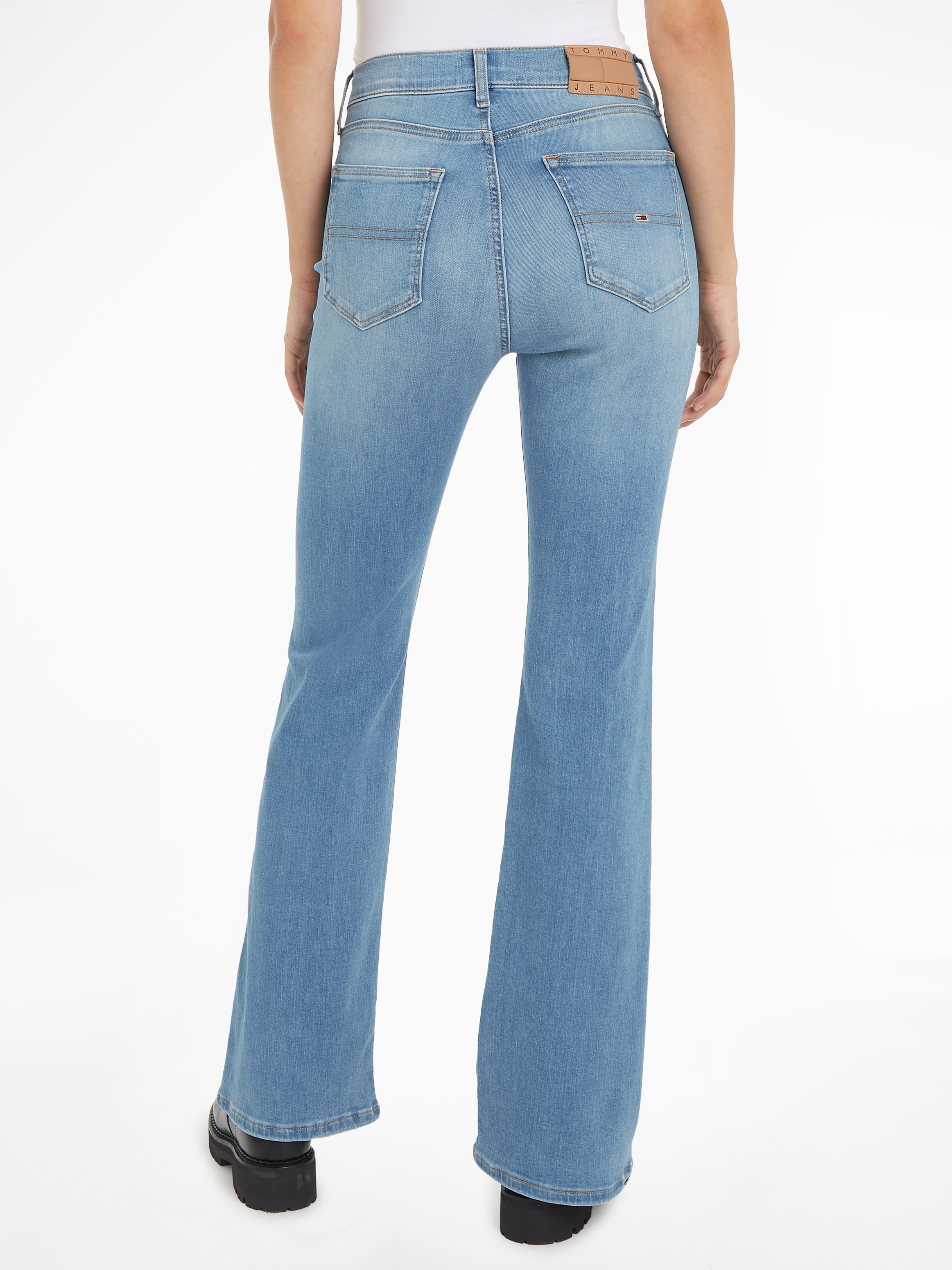 Tommy Jeans Bequeme Jeans »Sylvia«, mit Markenlabel