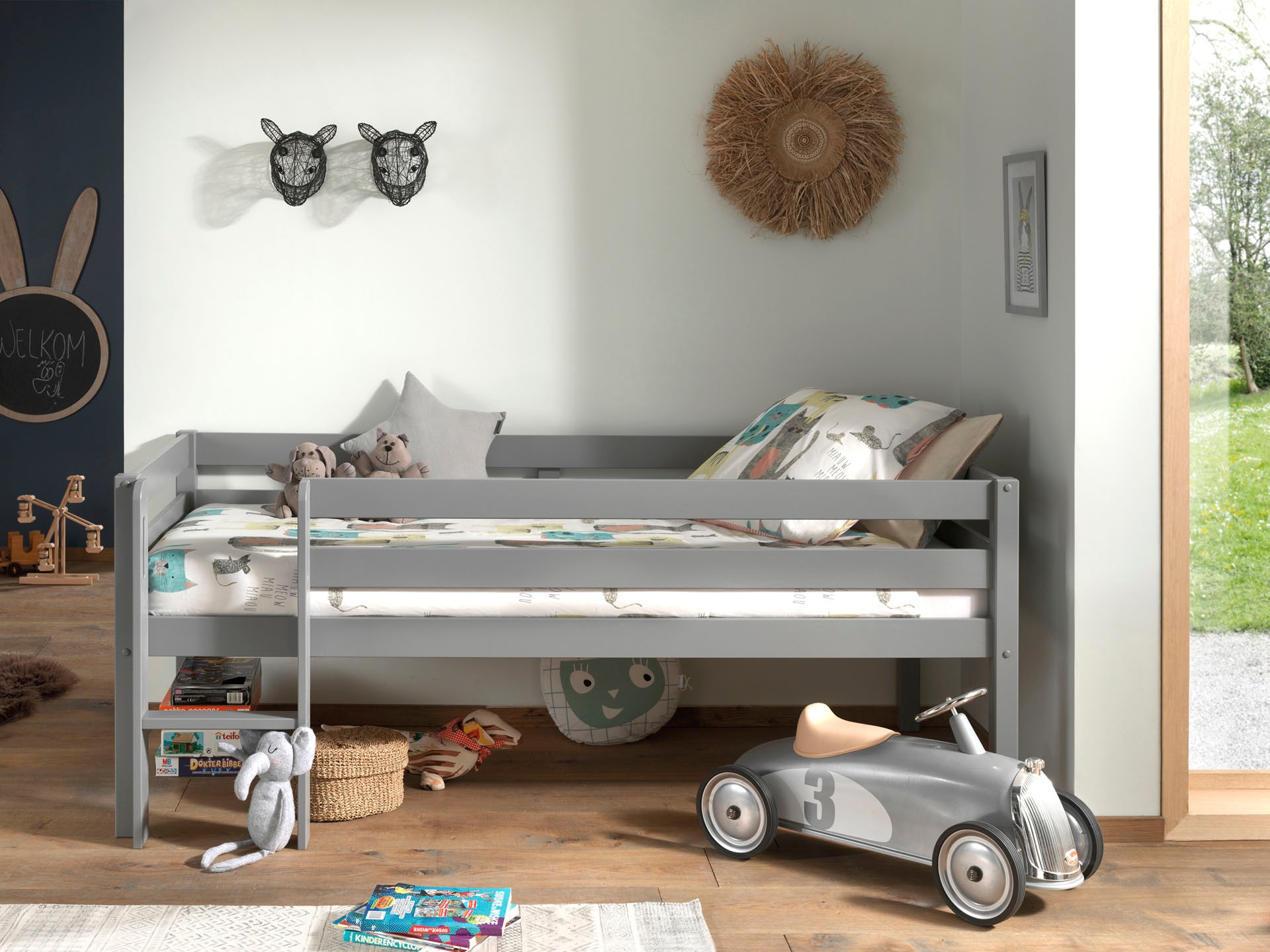 Vipack Spielbett »Pino, Kiefer massiv, Liegefläche 90/200, Made in Europe« inkl. Leiter, Absturzschutz, 2 Farben zur Auswahl,  inkl. Rolllattenrost, wahlweise mit oder ohne Rutsche
