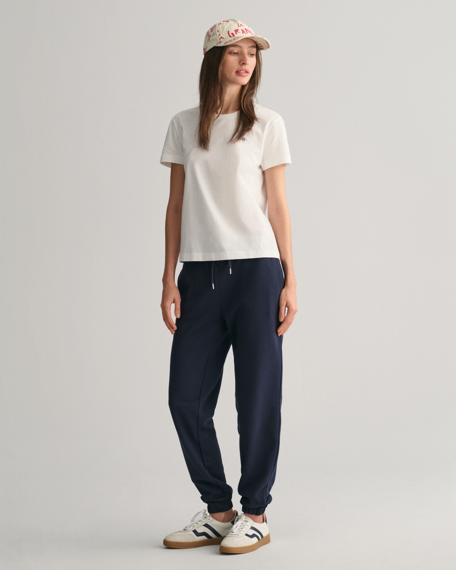 Gant Sweathose »REL SHIELD SWEATPANTS«, mit Logostickerei