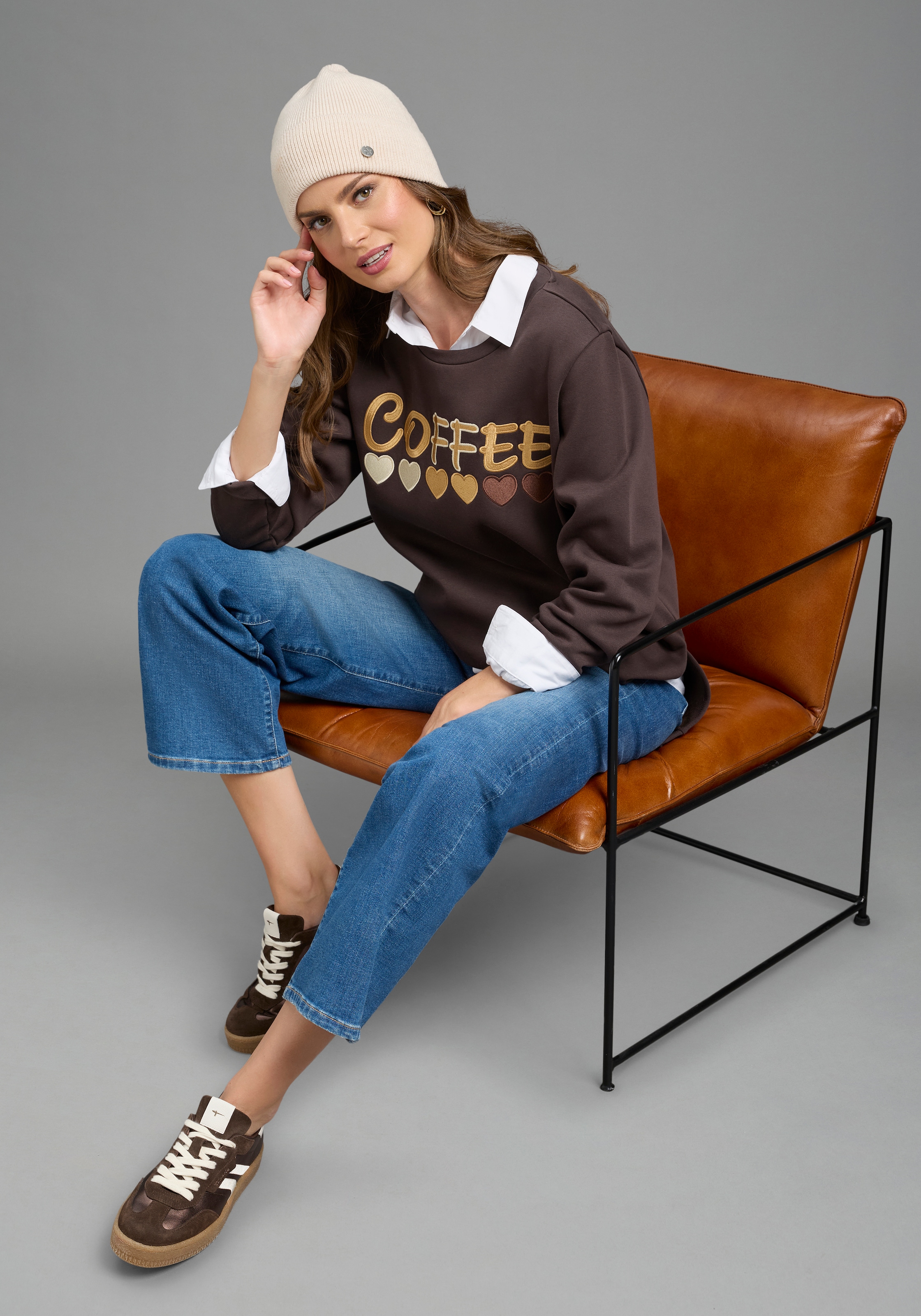 Laura Scott Longsweatshirt , mit Seitenschlitzen und hochwertiger Stickerei
