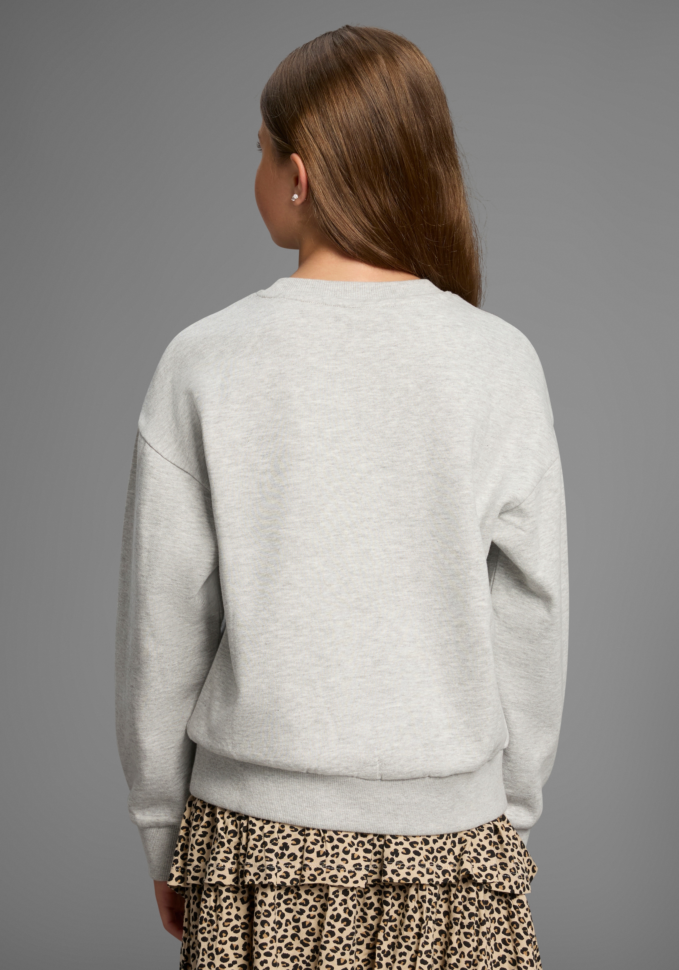KIDSWORLD Sweatshirt »Sweatshirt mit hochwertiger Stickerei«, Mit grosser Stickerei
